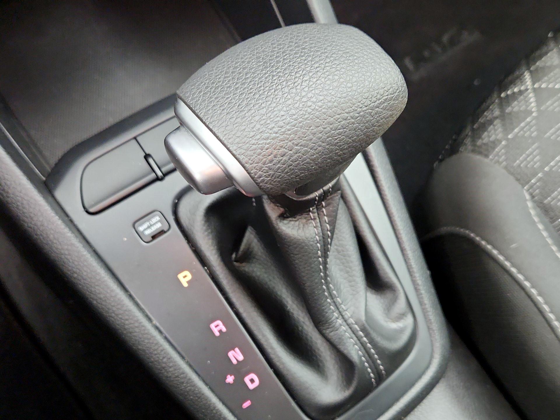 Thumbnail: 2022 Kia Rio5 - 17