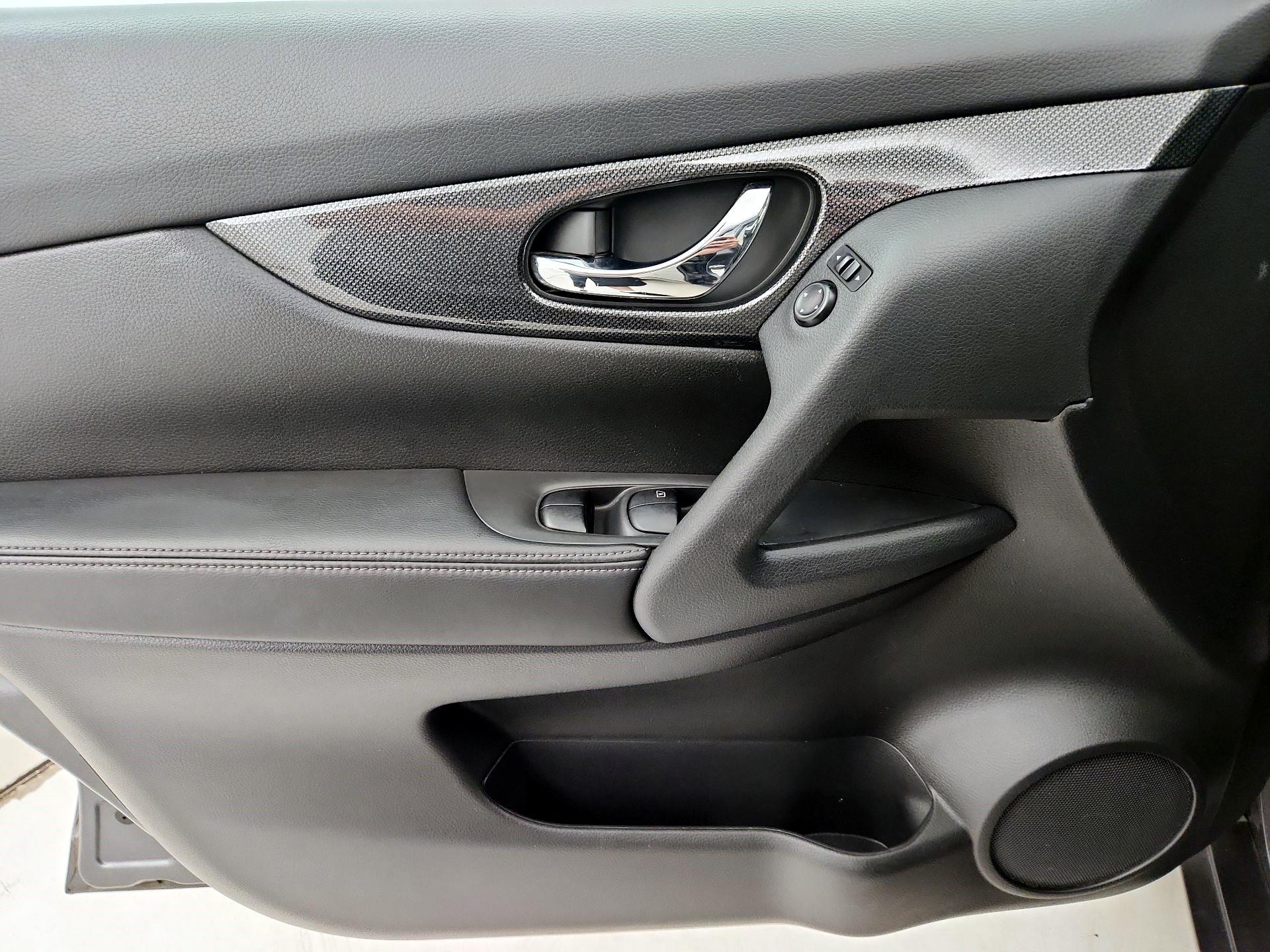 Thumbnail: 2016 Nissan Rogue - 12