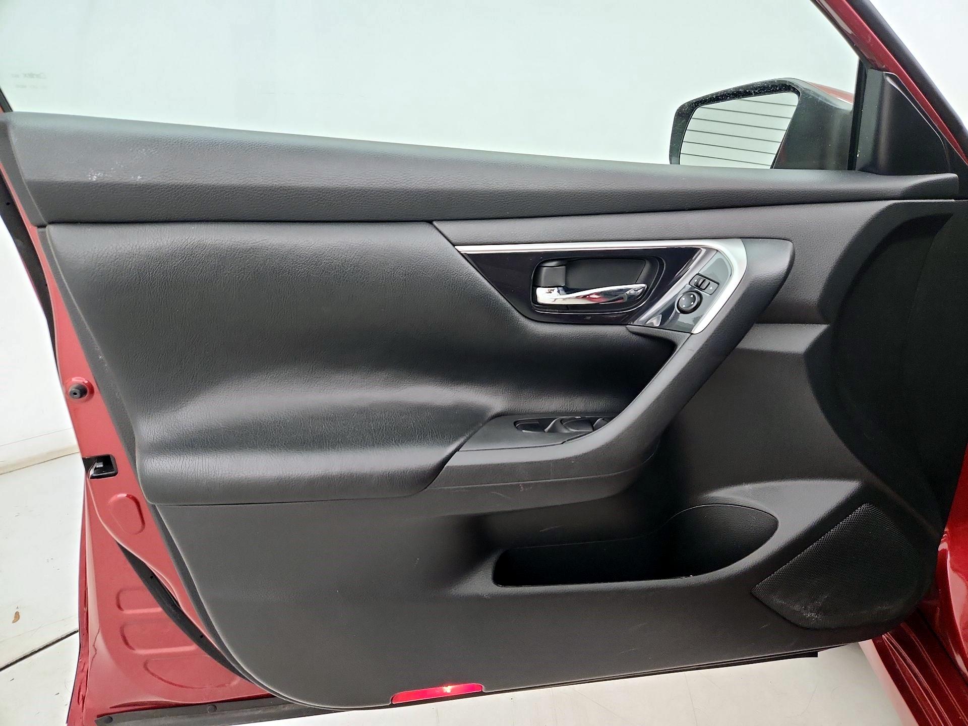 Thumbnail: 2014 Nissan Altima - 12