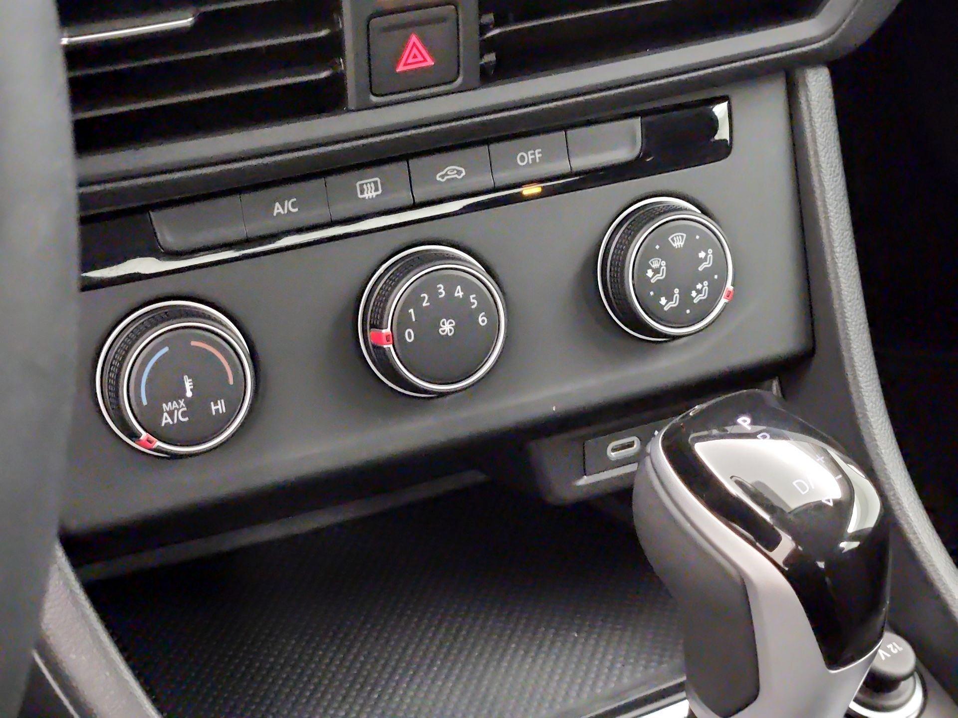 Thumbnail: 2024 Volkswagen Jetta - 16