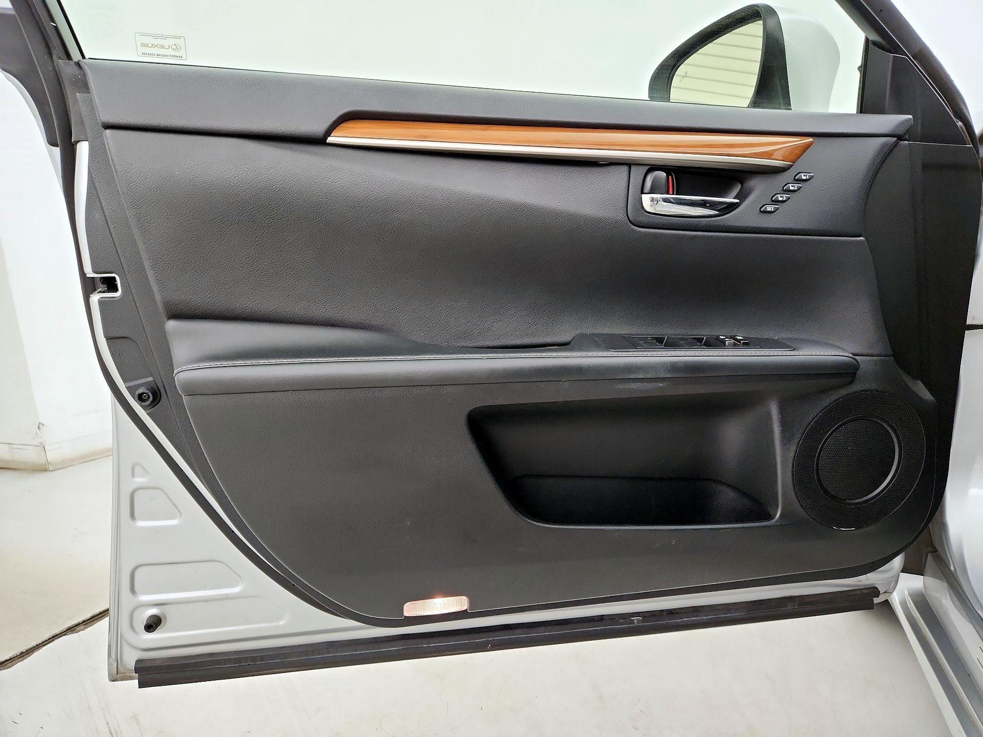 Thumbnail: 2014 Lexus ES - 12