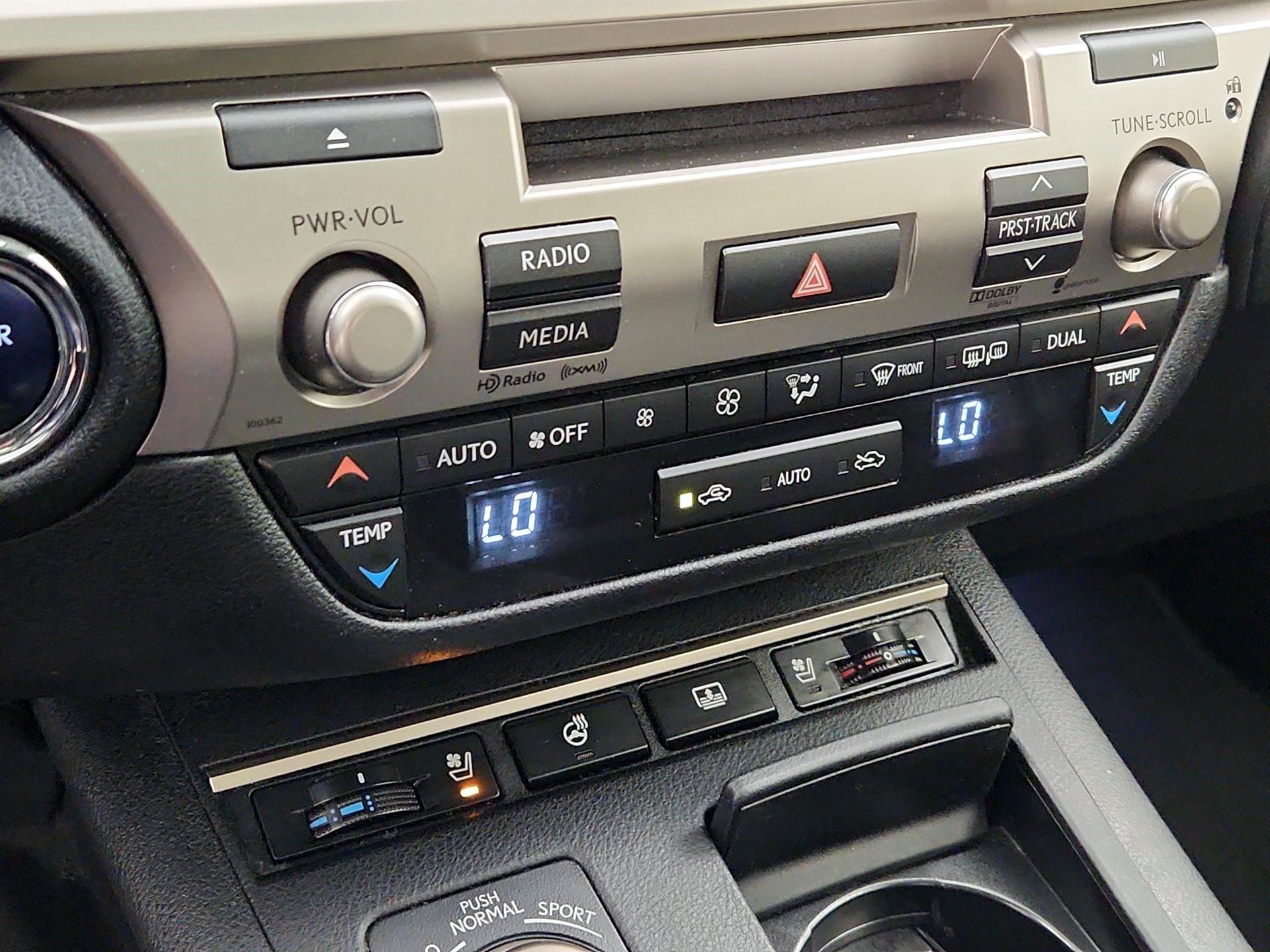 Thumbnail: 2014 Lexus ES - 17