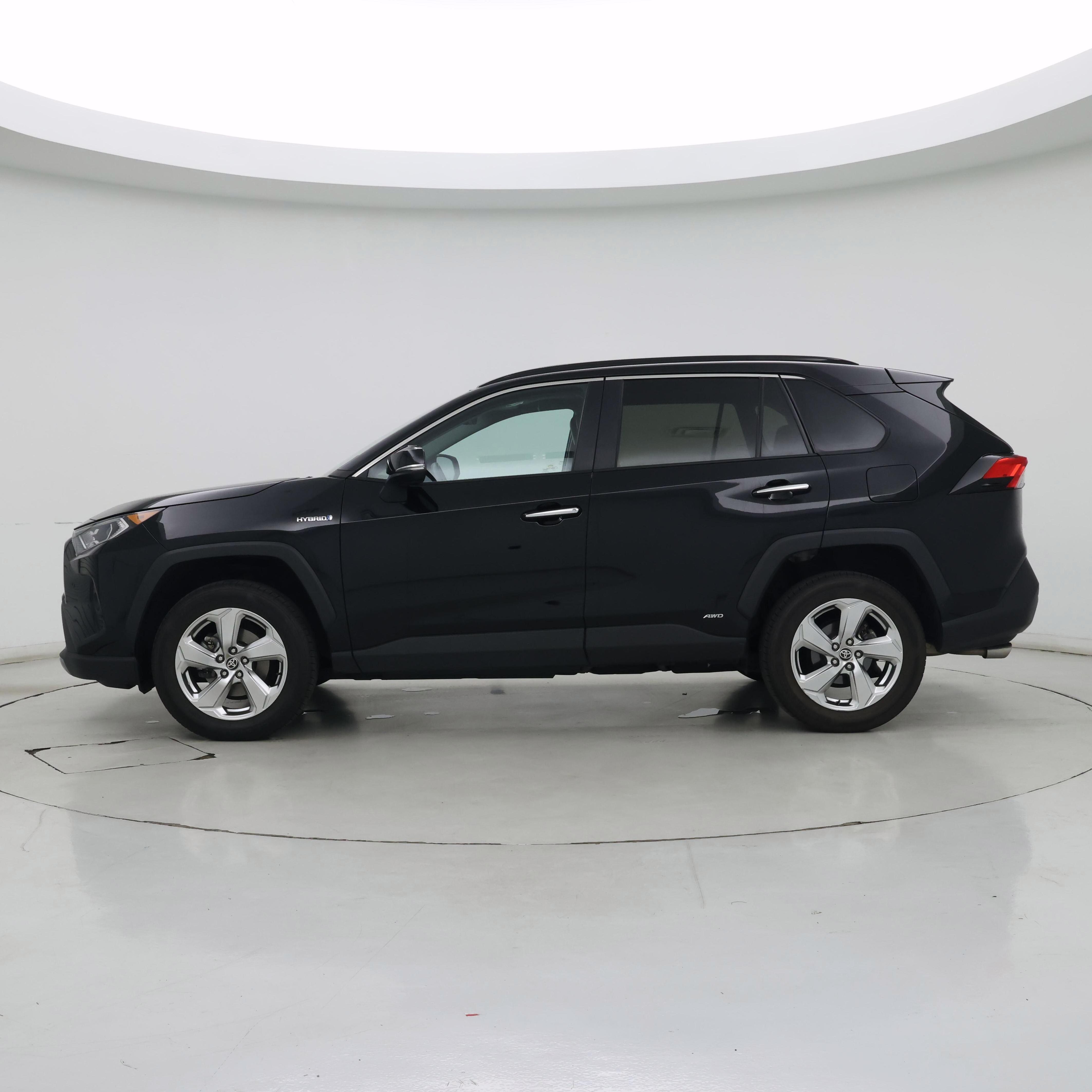 Thumbnail: 2021 Toyota RAV4 - 3