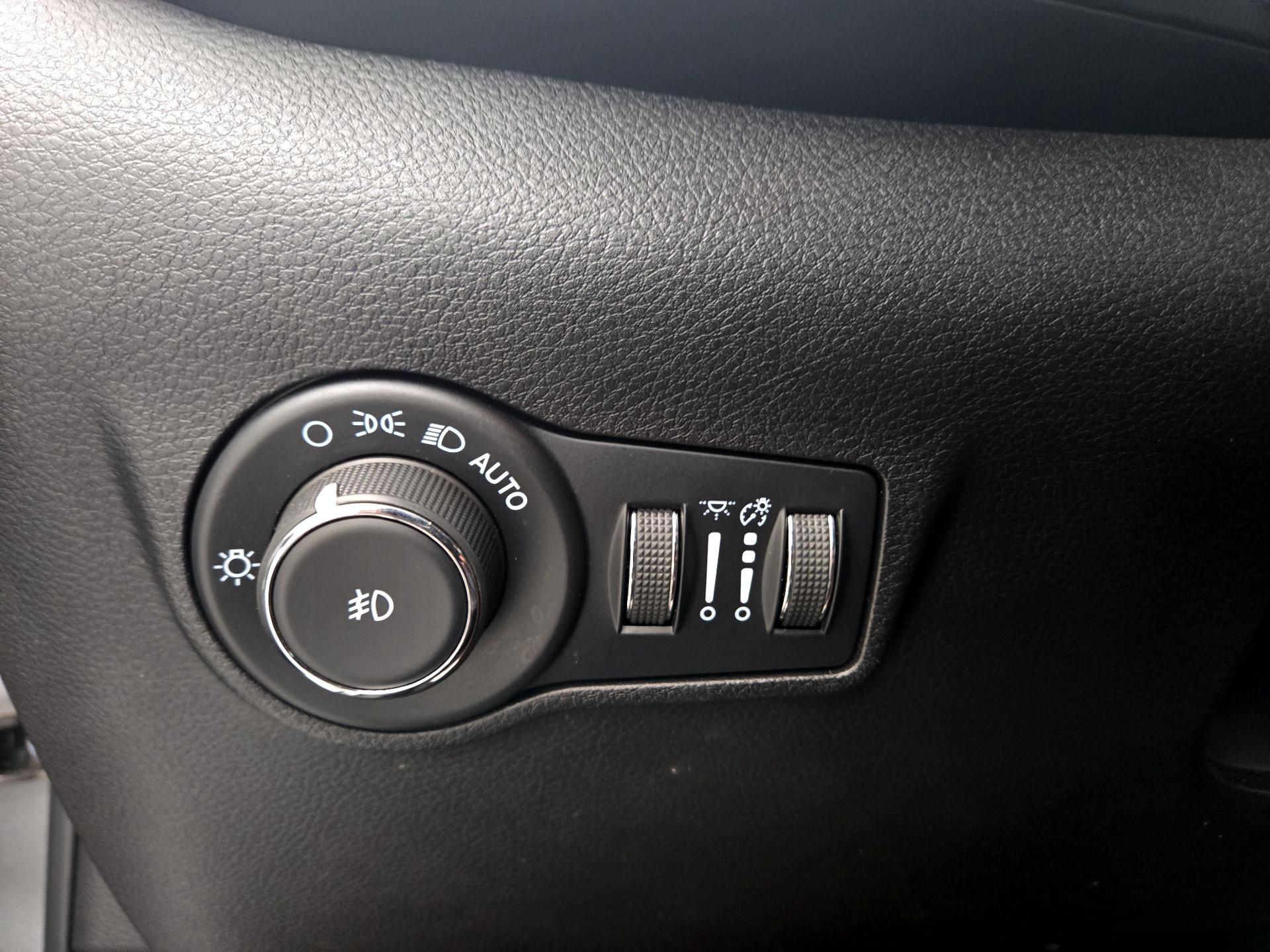 Thumbnail: 2022 Jeep Compass - 13
