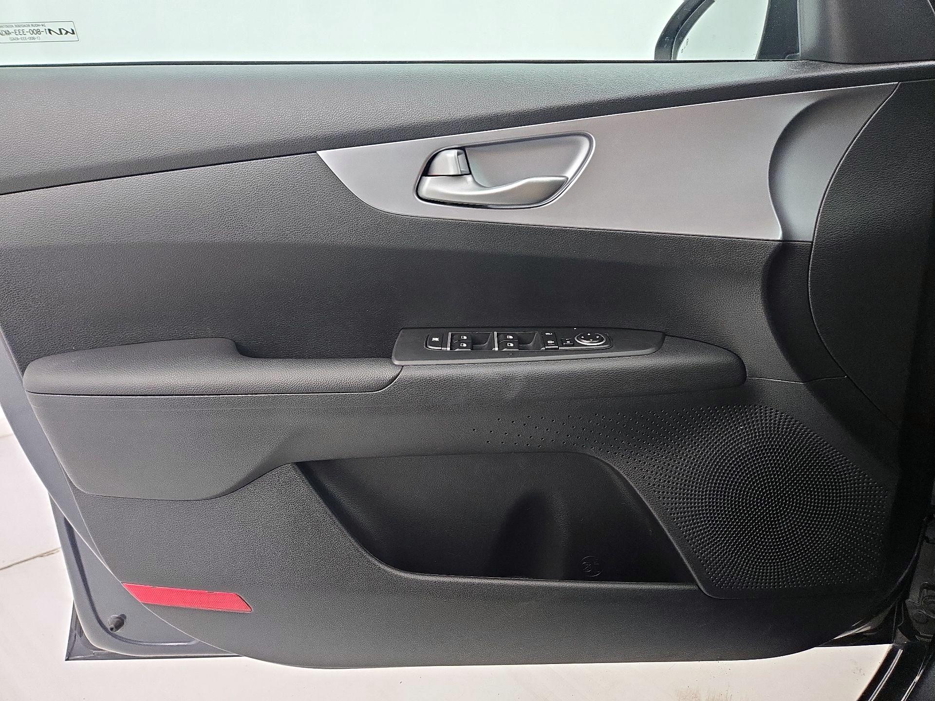 Thumbnail: 2022 Kia Forte - 12