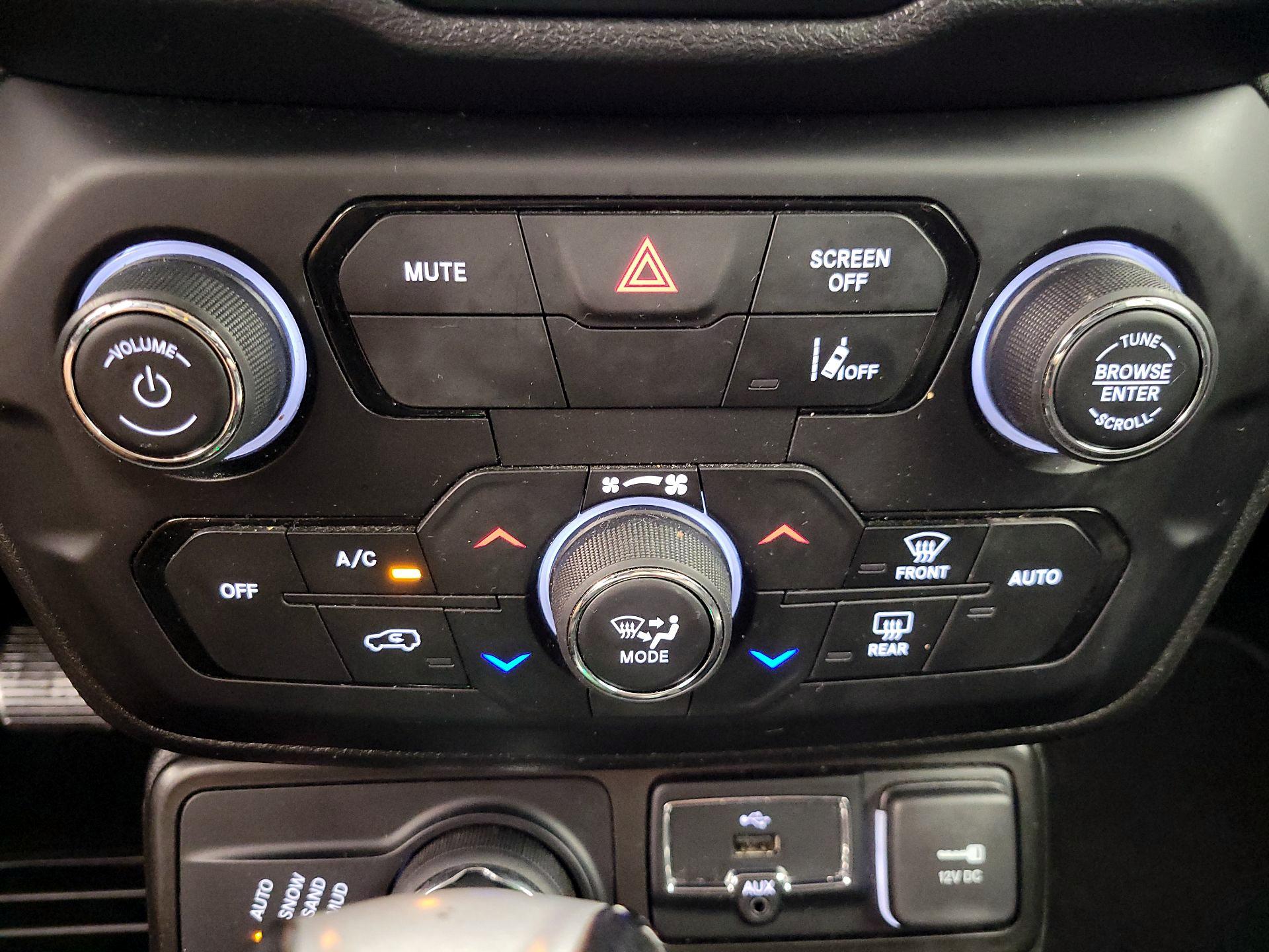 Thumbnail: 2021 Jeep Renegade - 17