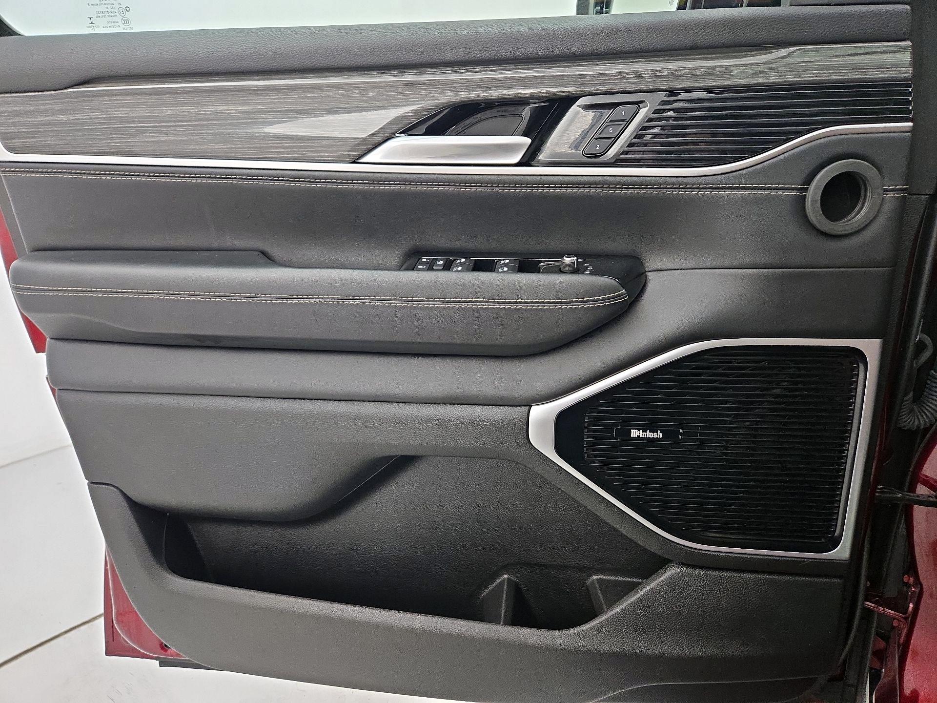 Thumbnail: 2022 Jeep Wagoneer - 12