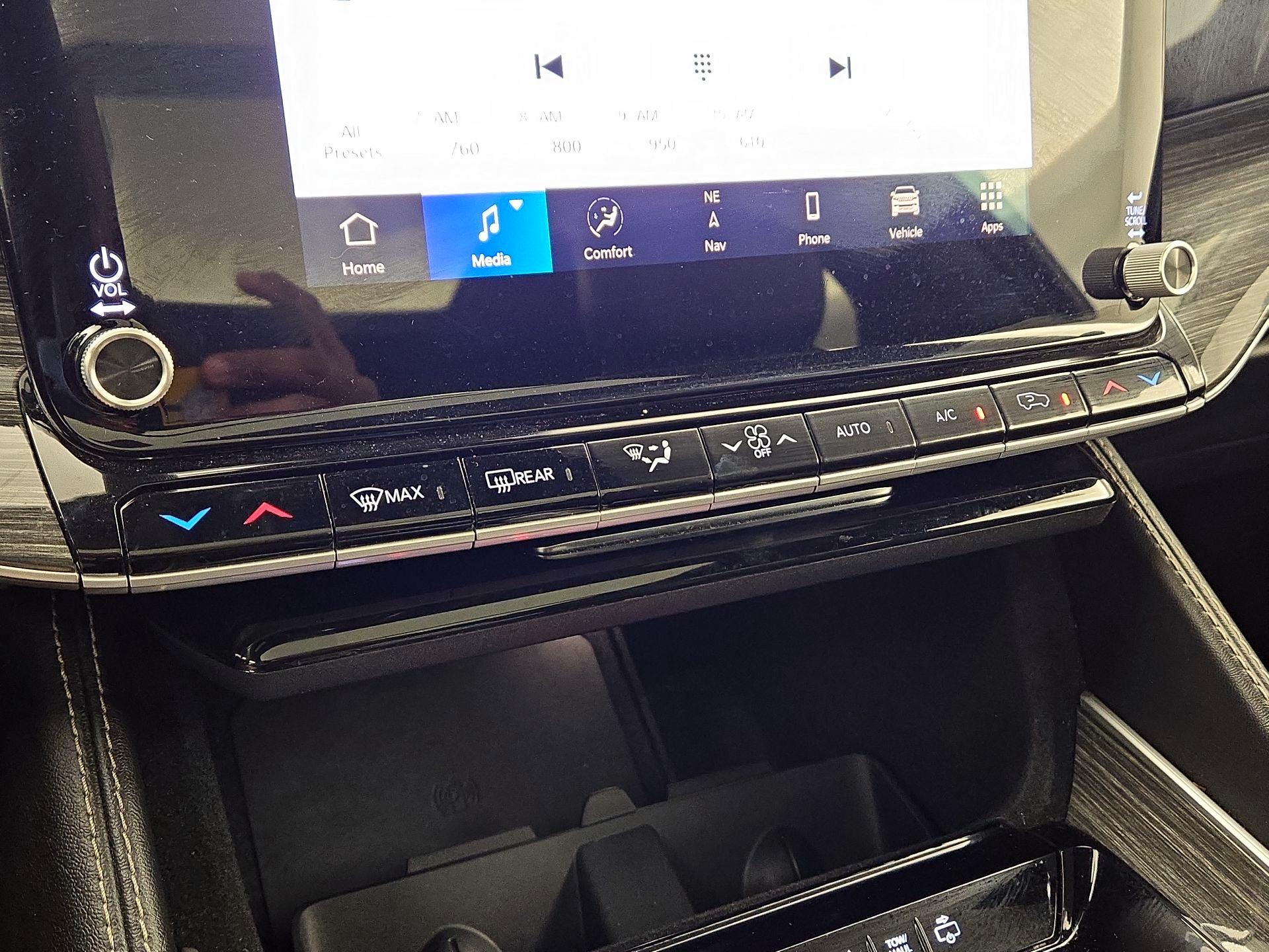 Thumbnail: 2022 Jeep Wagoneer - 16