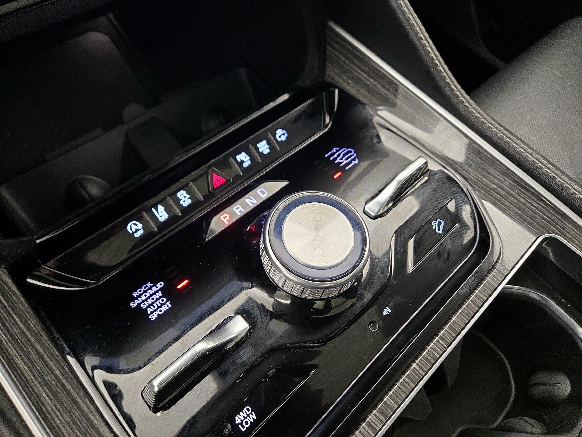 Thumbnail: 2022 Jeep Wagoneer - 17