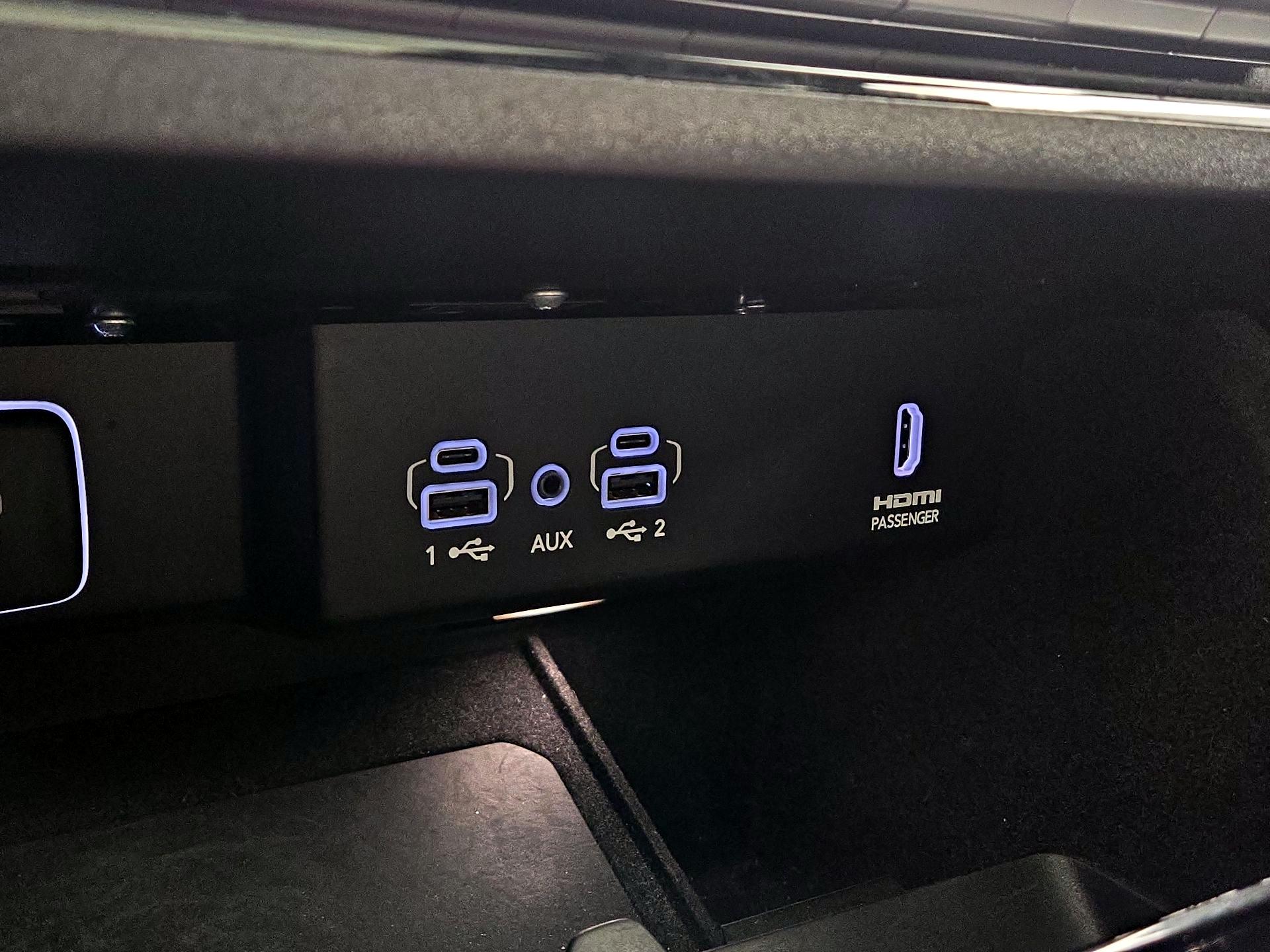 Thumbnail: 2022 Jeep Wagoneer - 18