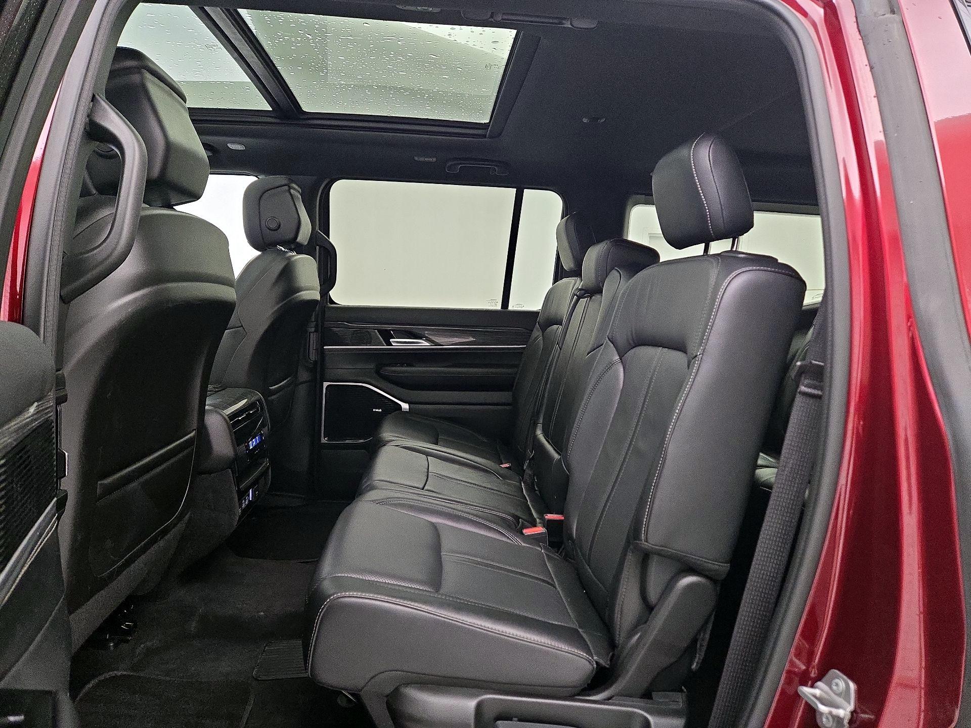 Thumbnail: 2022 Jeep Wagoneer - 20