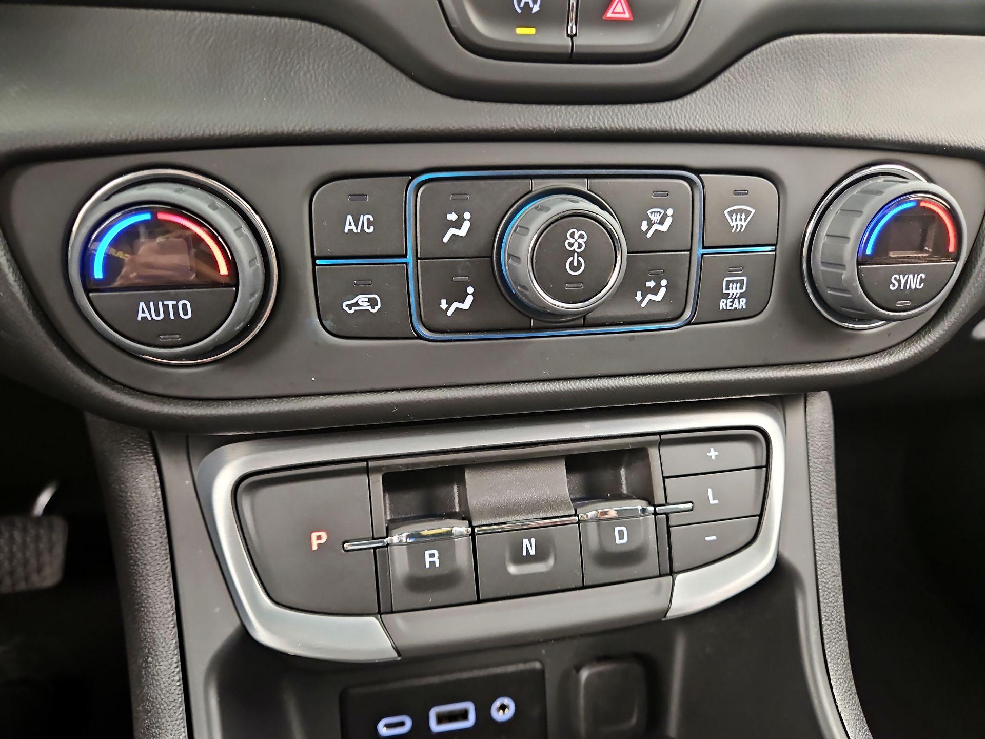Thumbnail: 2022 GMC Terrain - 16