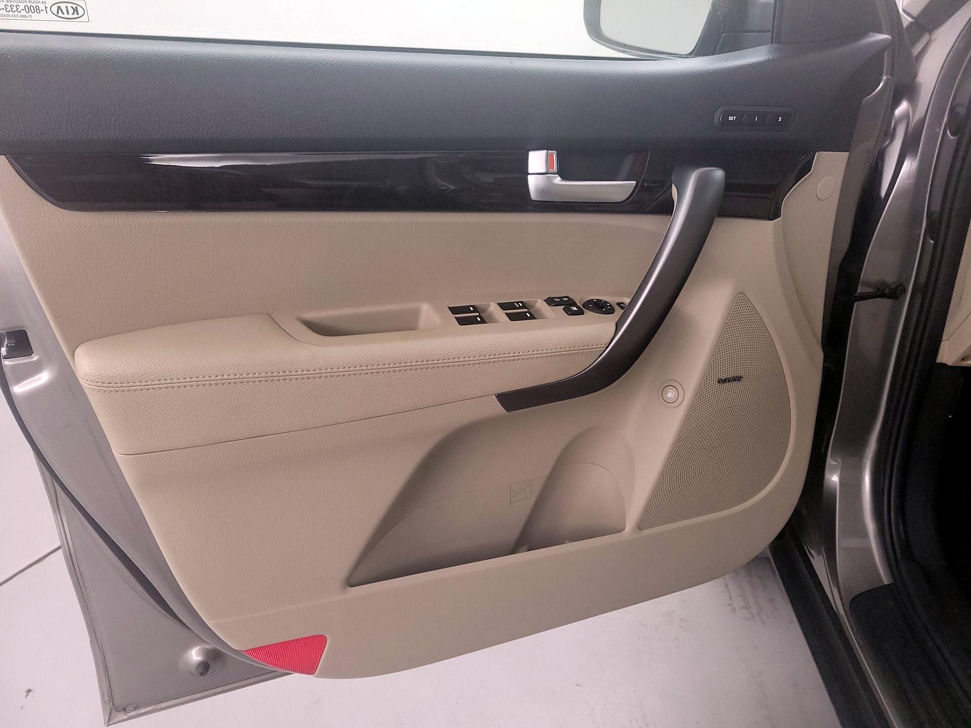 Thumbnail: 2015 Kia Sorento - 12