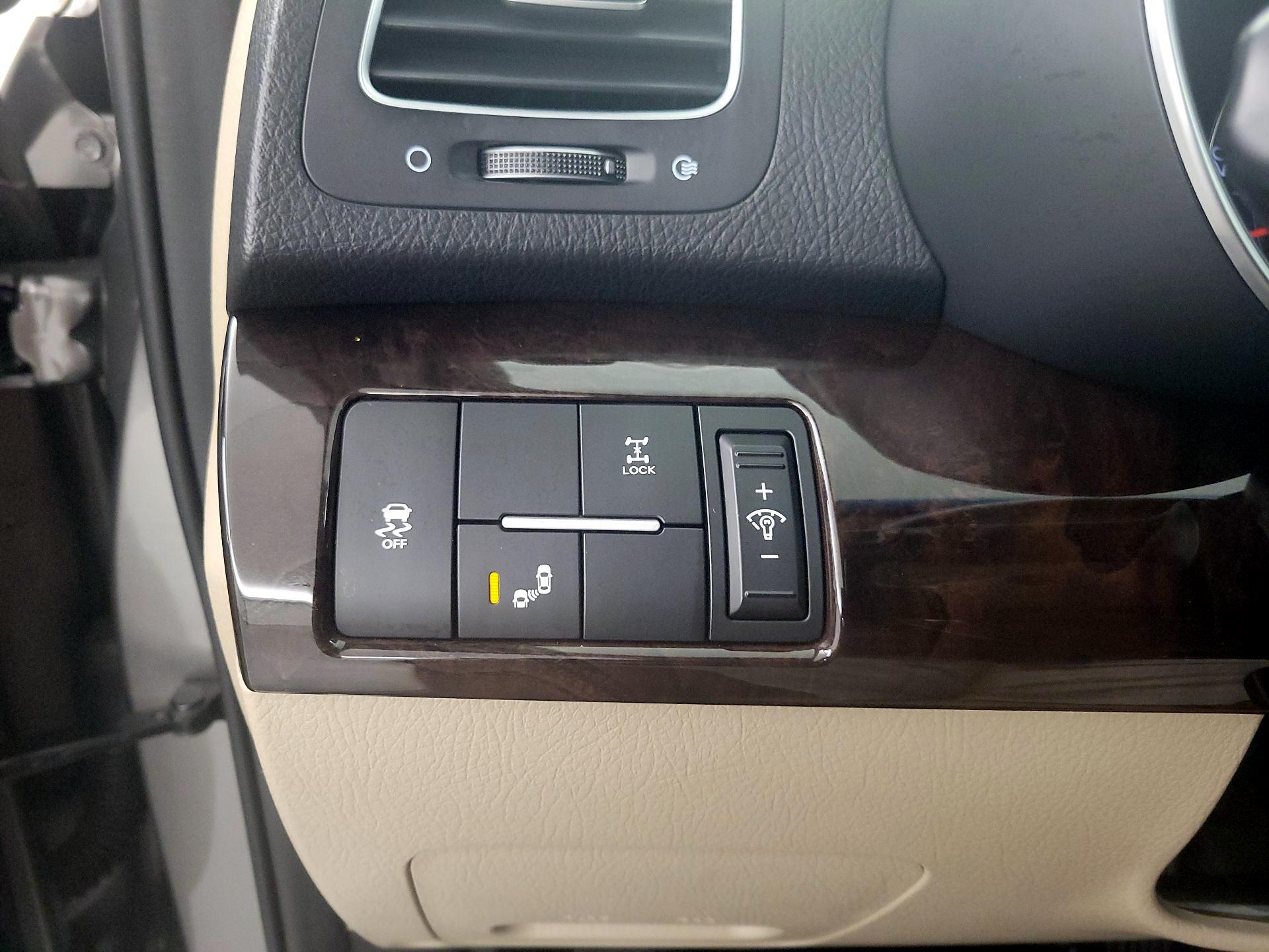 Thumbnail: 2015 Kia Sorento - 13