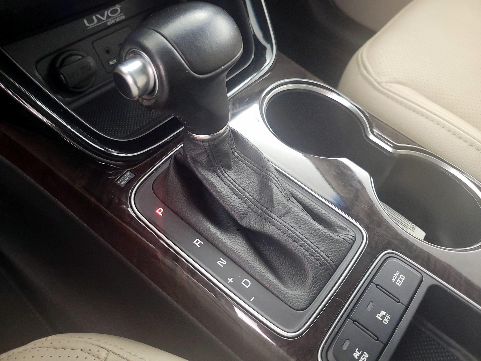 Thumbnail: 2015 Kia Sorento - 18