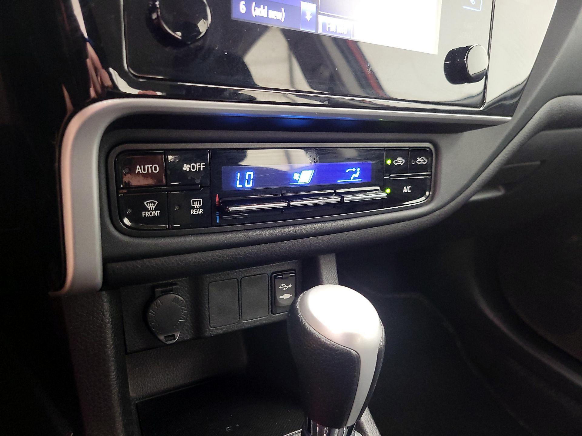 Thumbnail: 2019 Toyota Corolla - 16