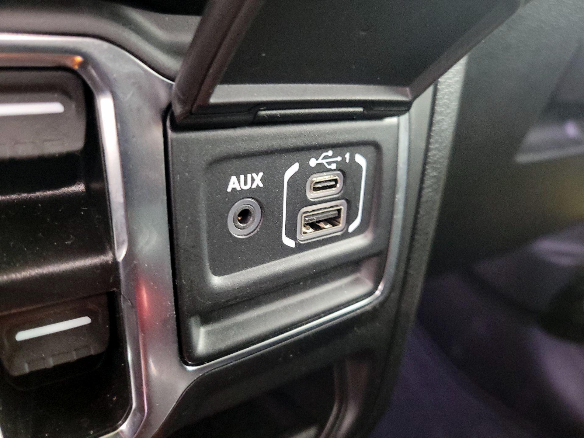 Thumbnail: 2022 Jeep Wrangler - 19