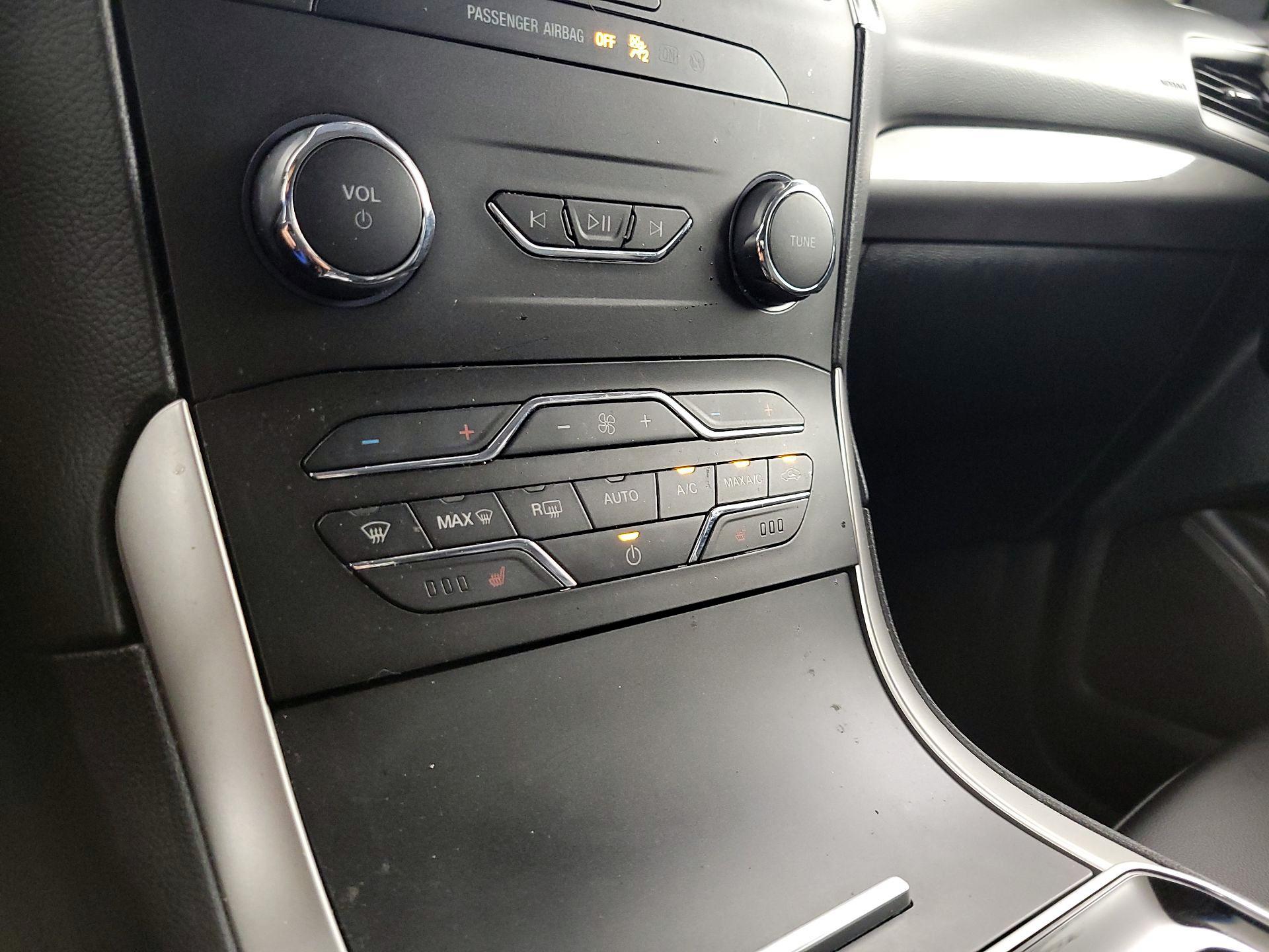Thumbnail: 2020 Ford Edge - 17