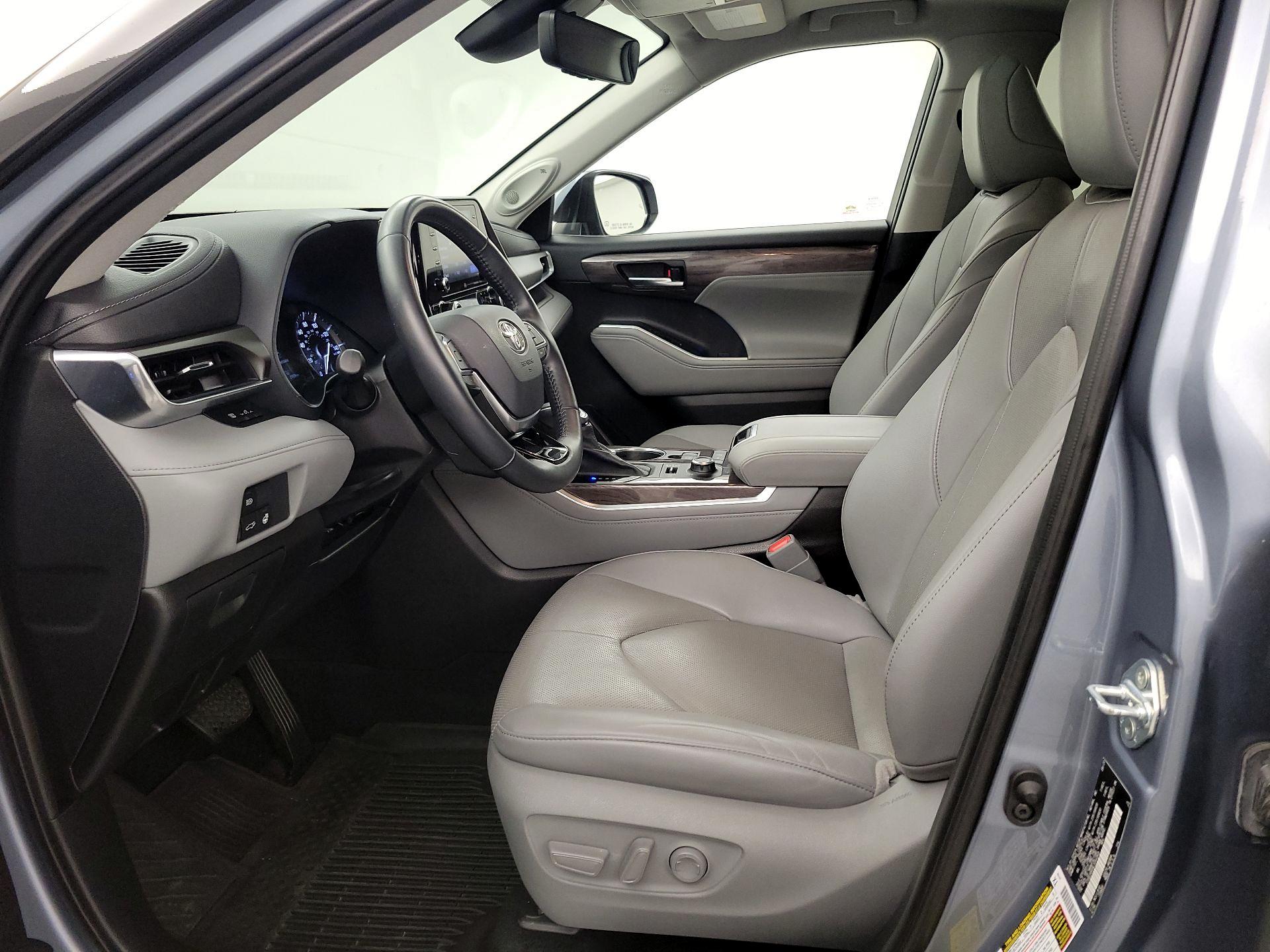 Thumbnail: 2020 Toyota Highlander - 11