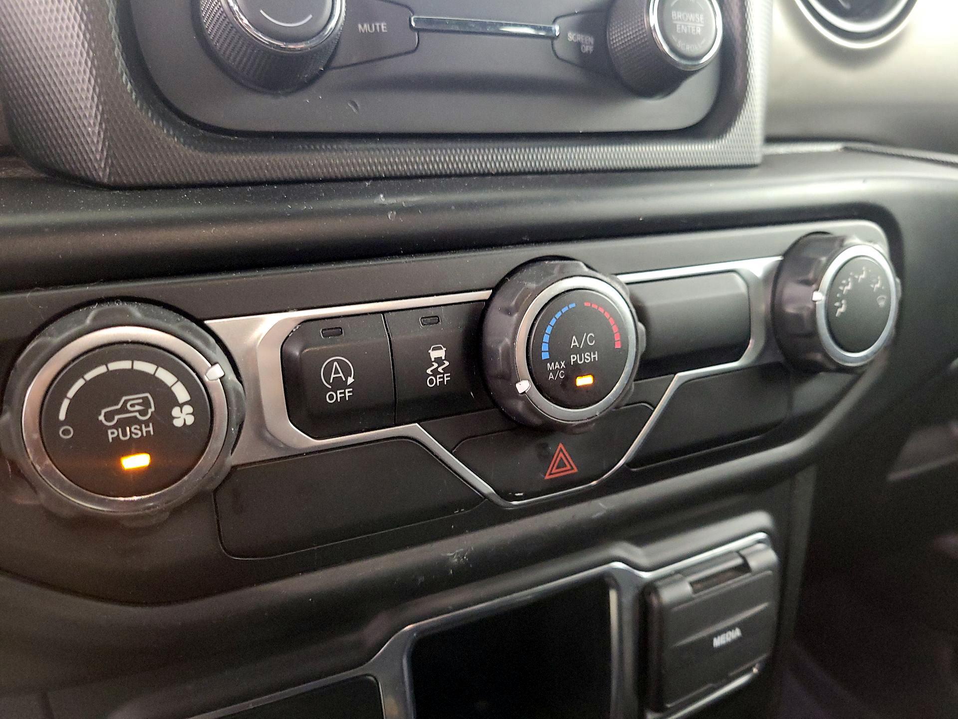 Thumbnail: 2019 Jeep Wrangler - 16
