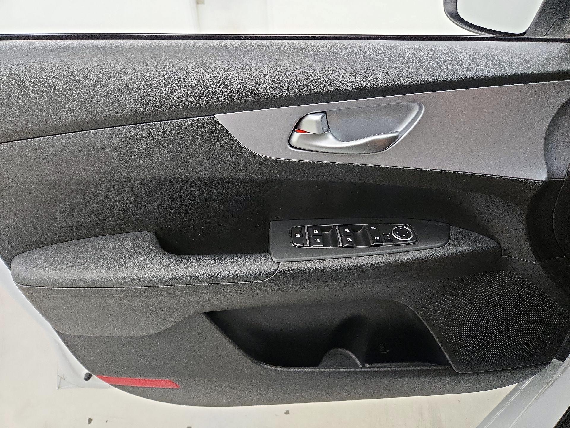 Thumbnail: 2023 Kia Forte - 12
