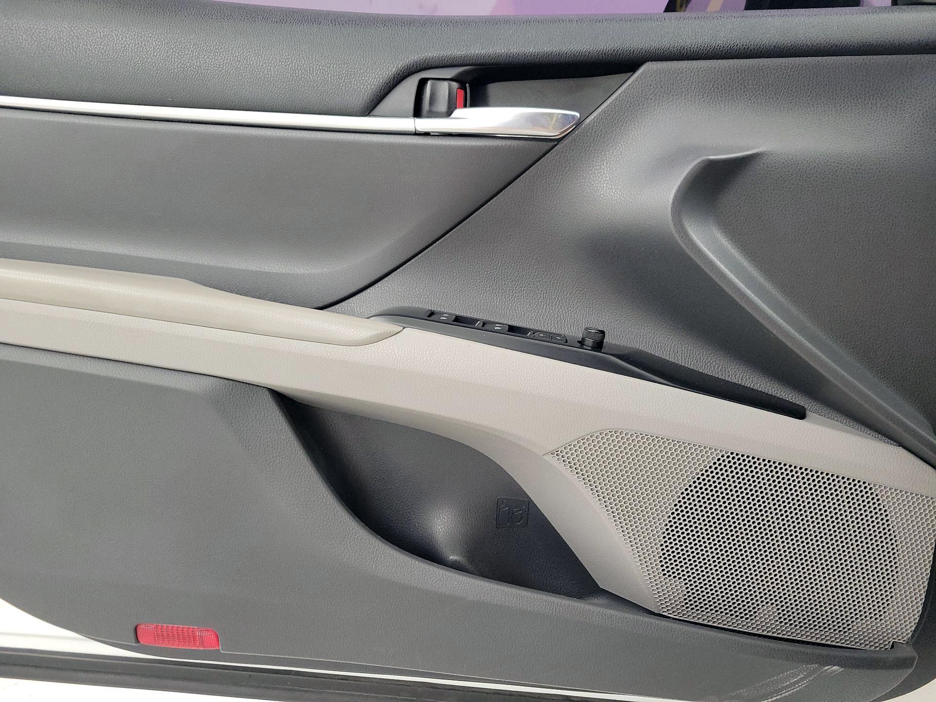 Thumbnail: 2020 Toyota Camry - 12