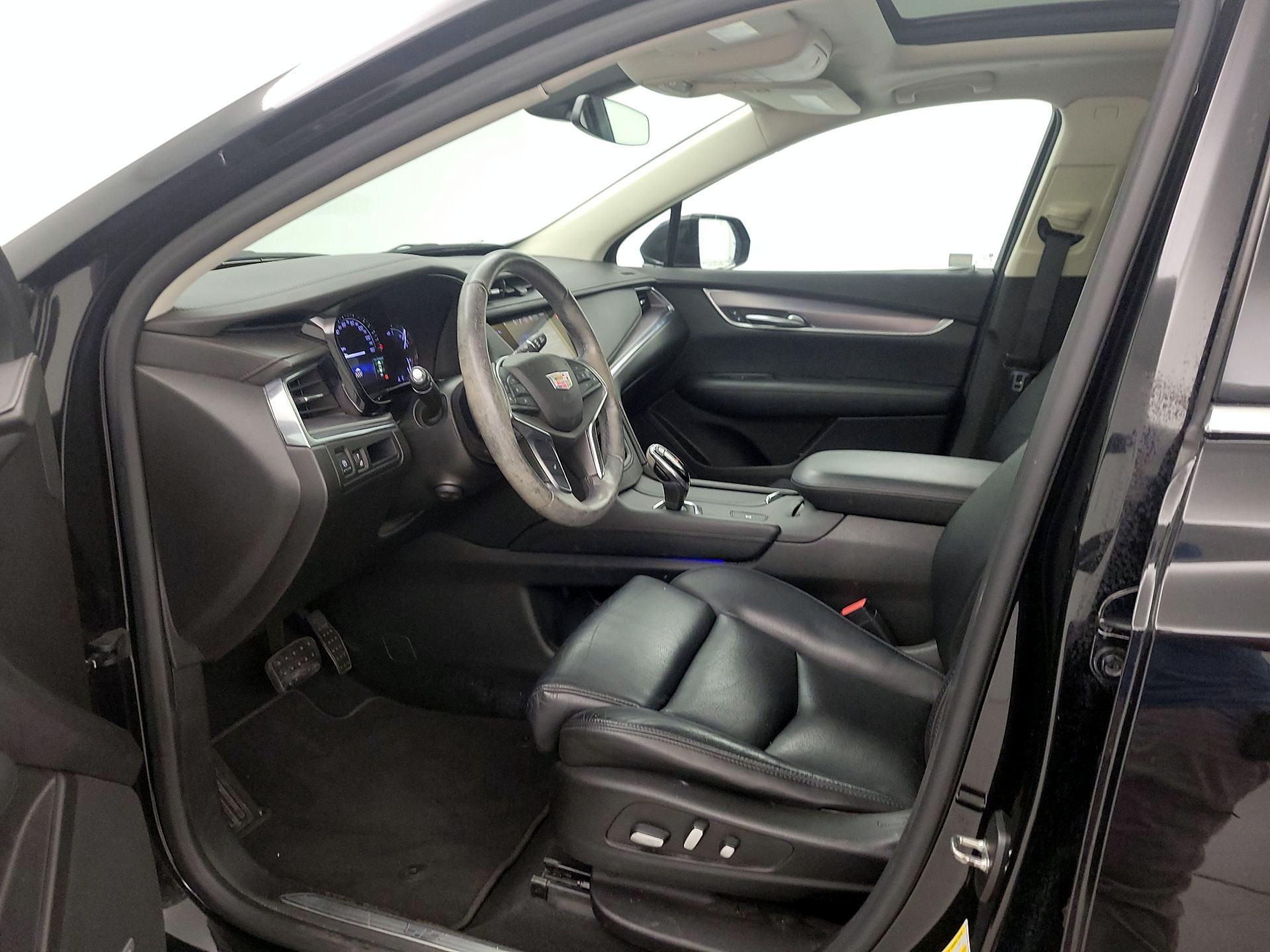 Thumbnail: 2017 Cadillac XT5 - 11