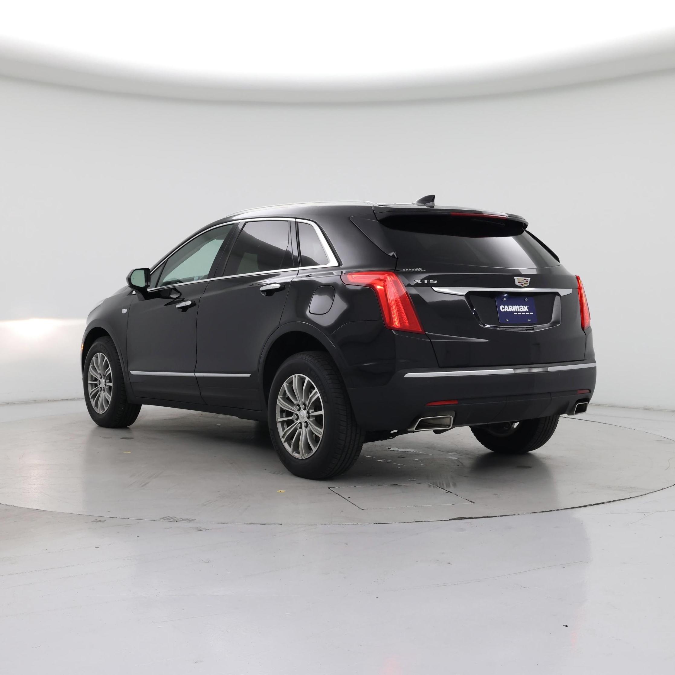 Thumbnail: 2017 Cadillac XT5 - 2