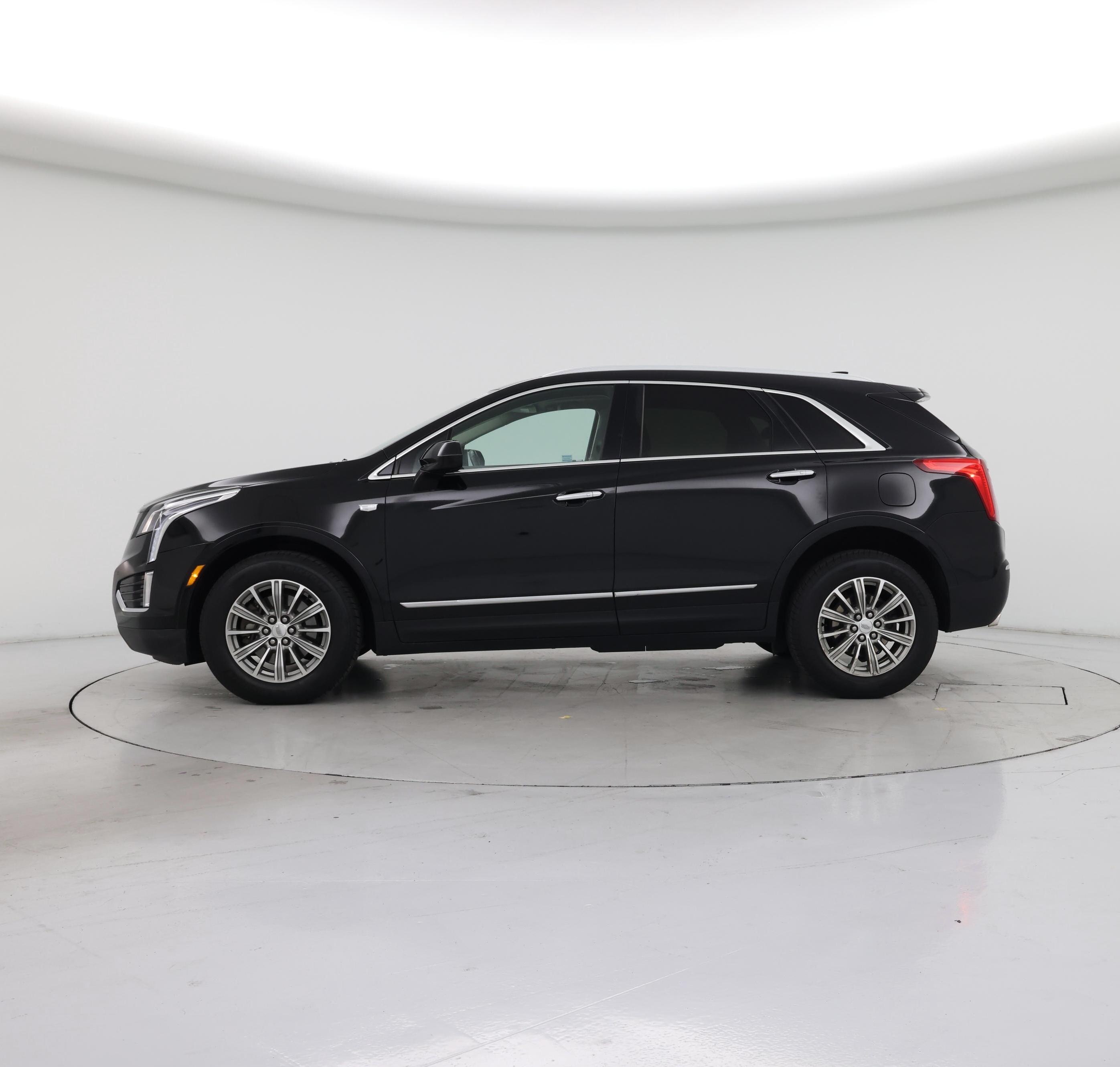 Thumbnail: 2017 Cadillac XT5 - 3