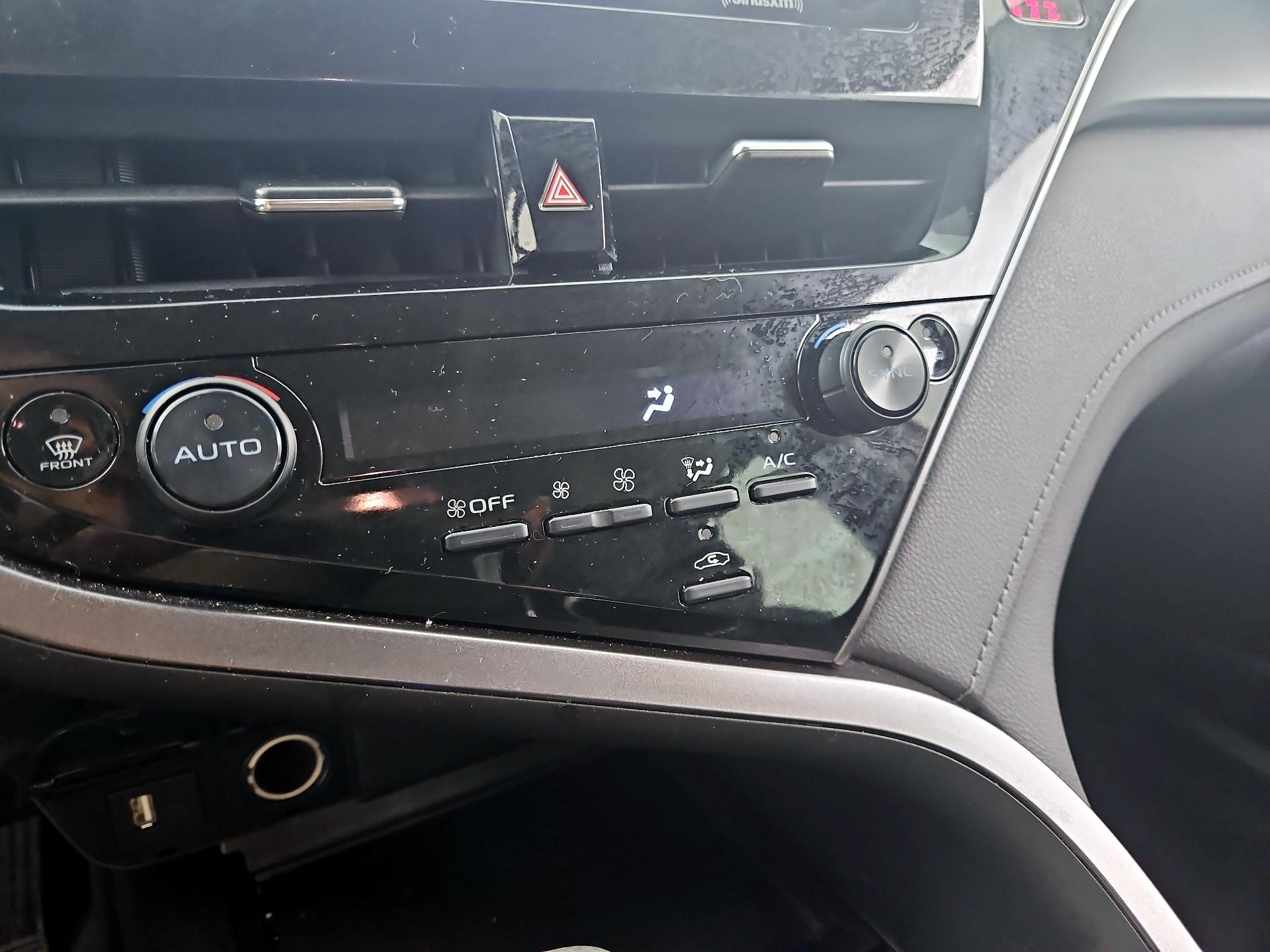 Thumbnail: 2022 Toyota Camry - 16