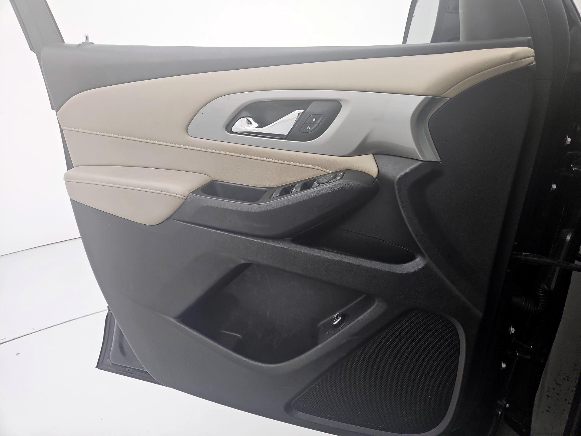 Thumbnail: 2022 Chevrolet Traverse - 12