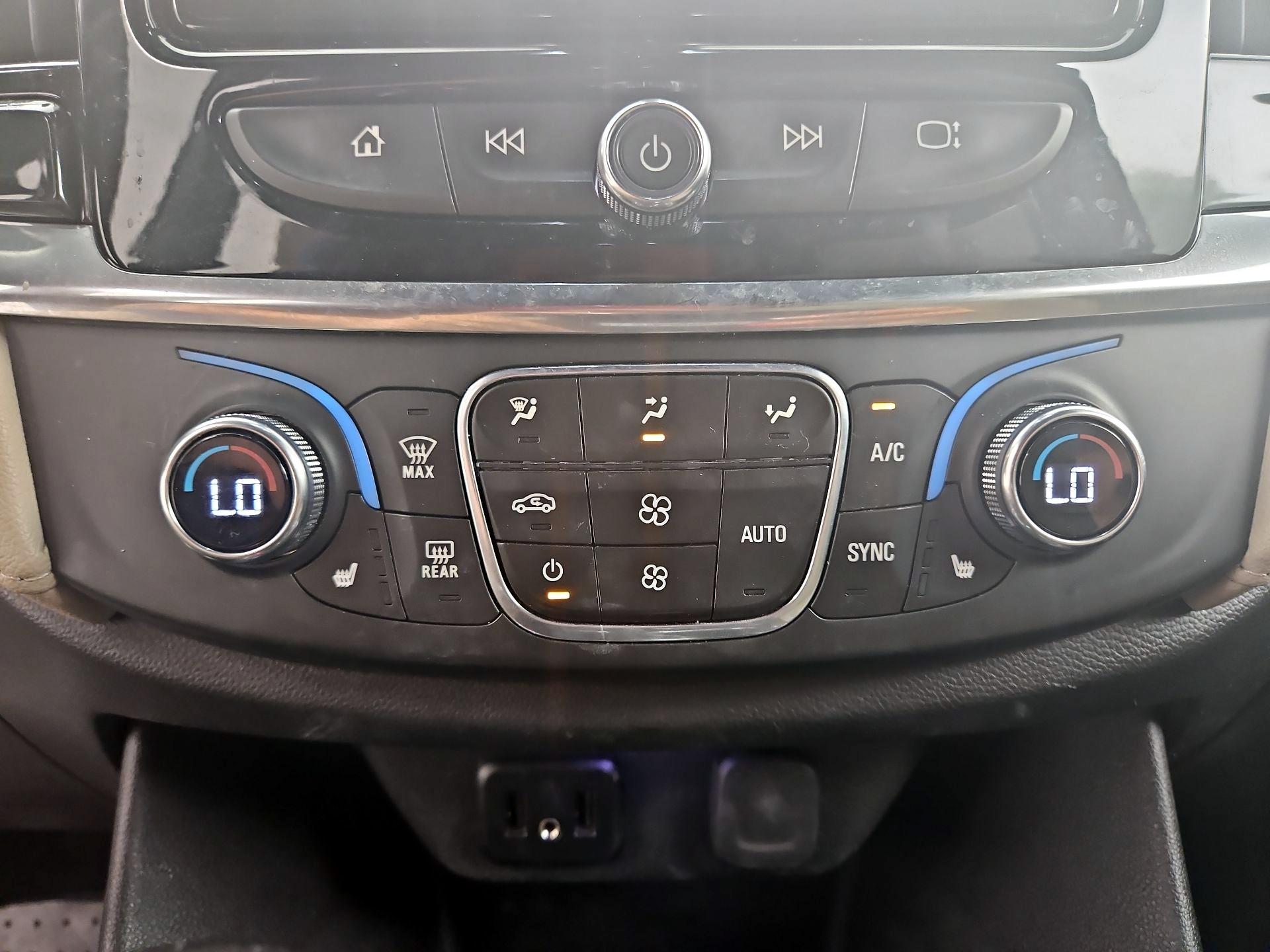 Thumbnail: 2022 Chevrolet Traverse - 16