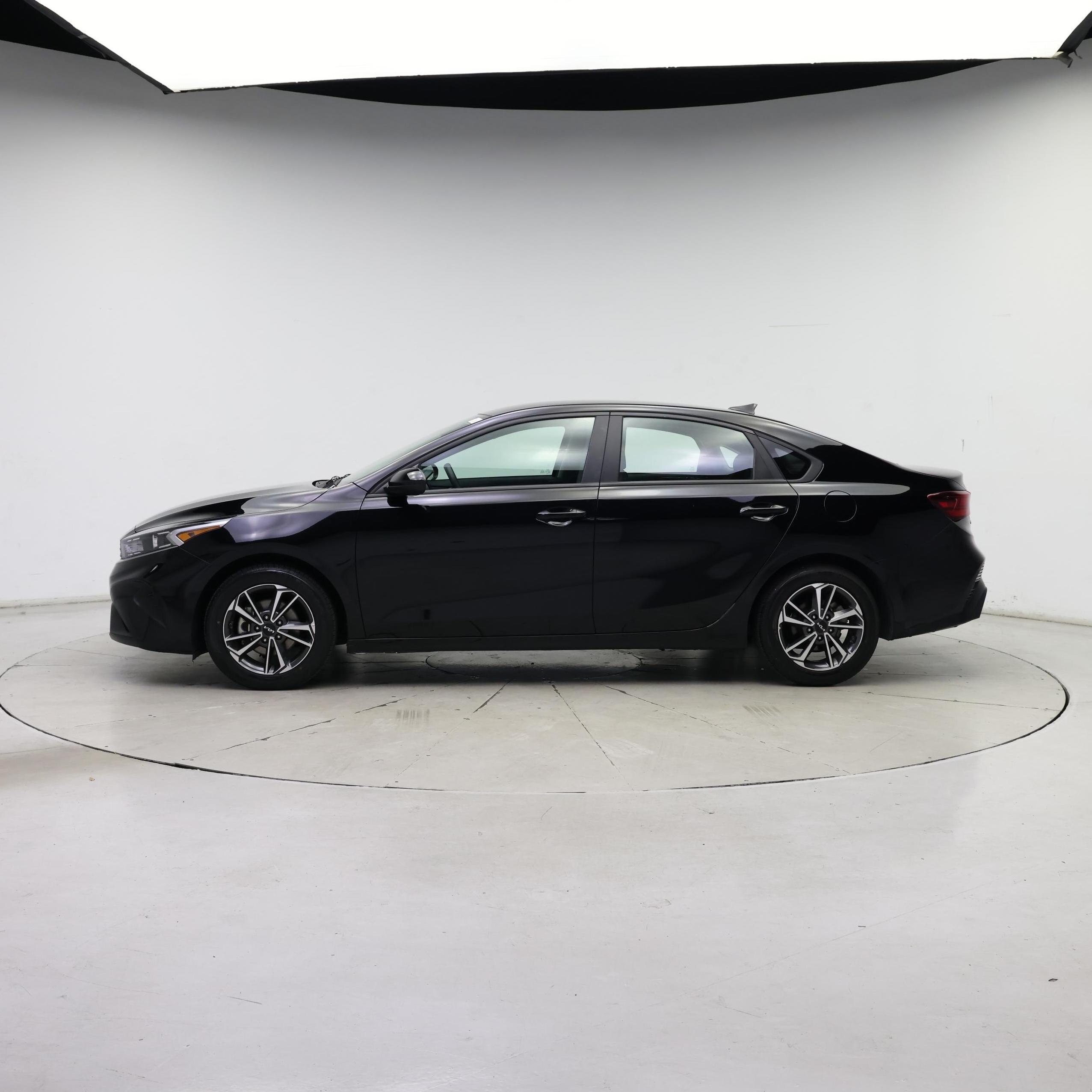 Thumbnail: 2023 Kia Forte - 3