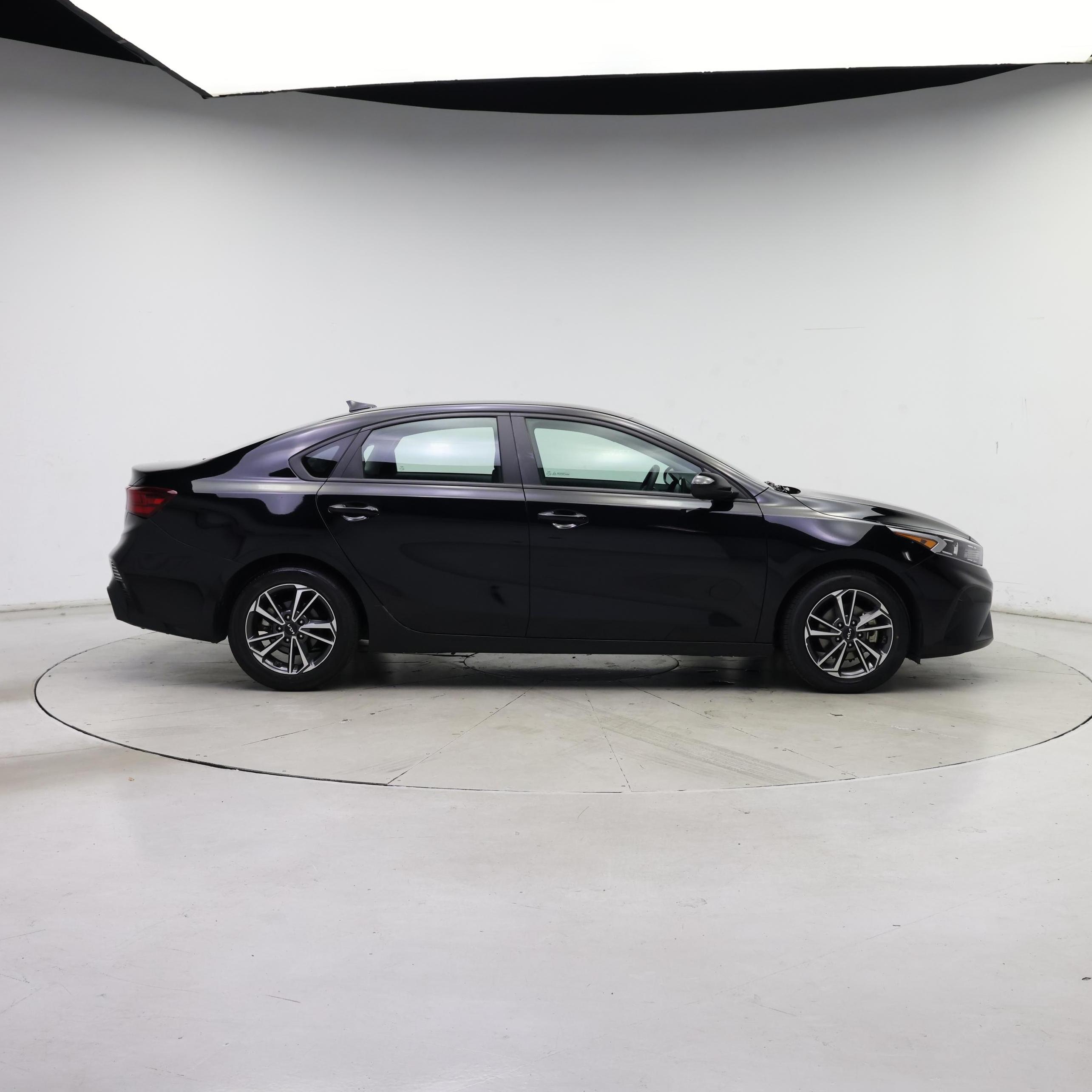 Thumbnail: 2023 Kia Forte - 7