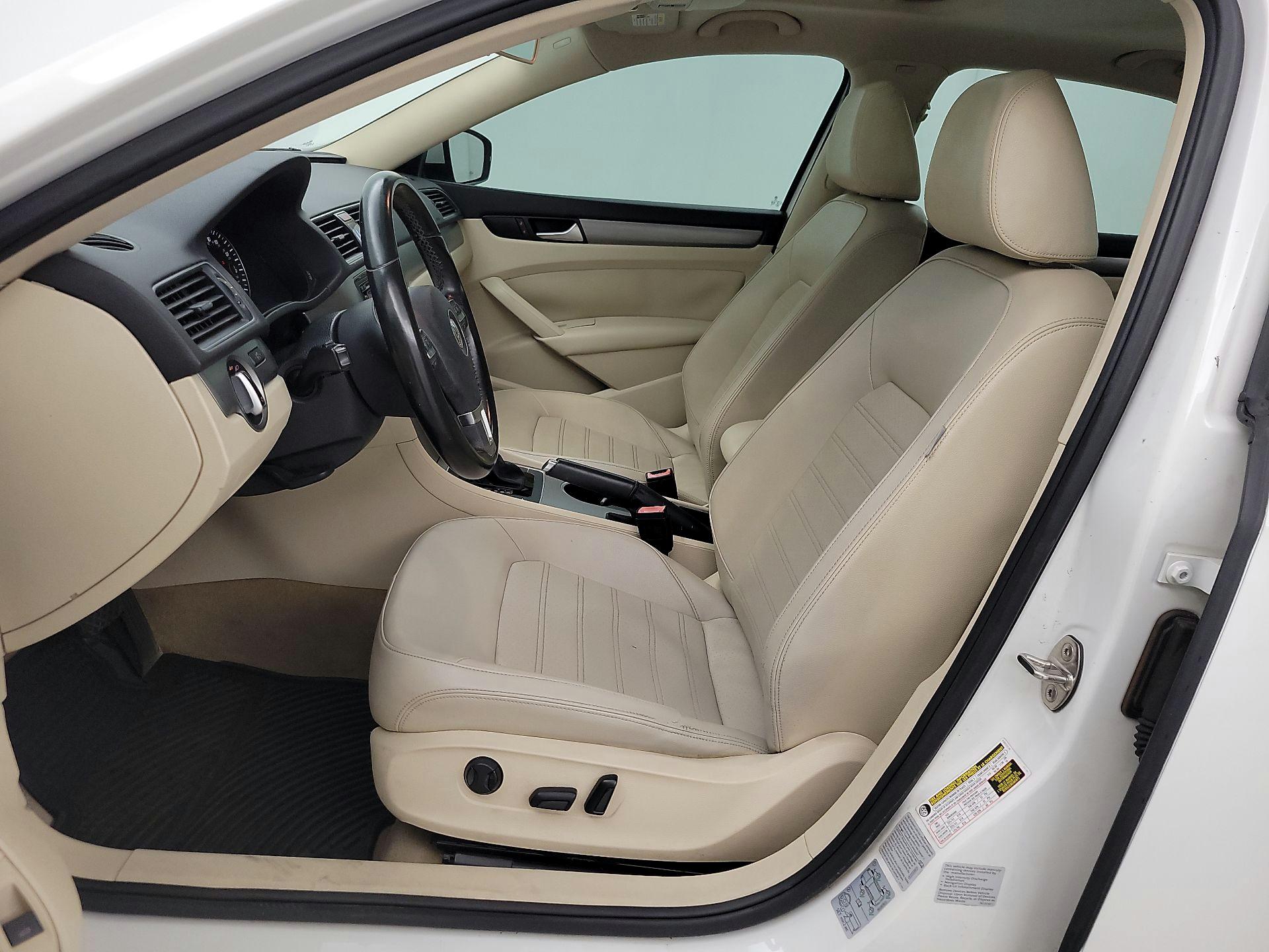 Thumbnail: 2015 Volkswagen Passat - 11