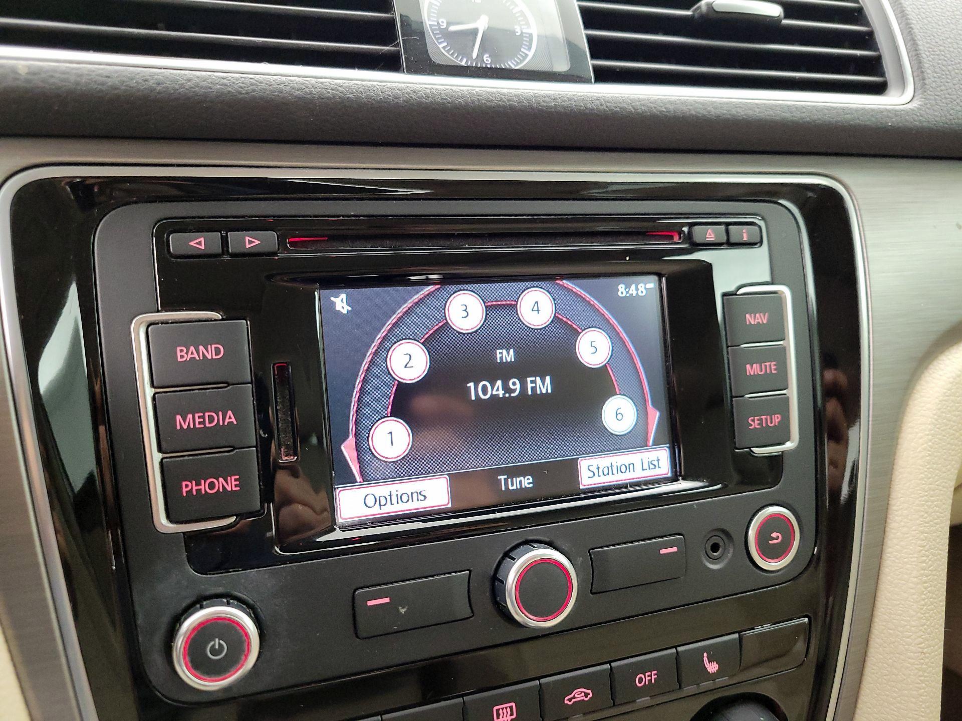 Thumbnail: 2015 Volkswagen Passat - 16