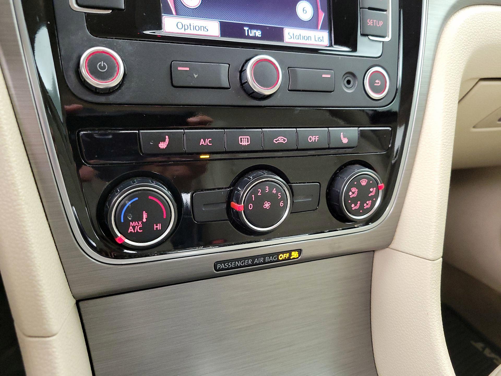Thumbnail: 2015 Volkswagen Passat - 17