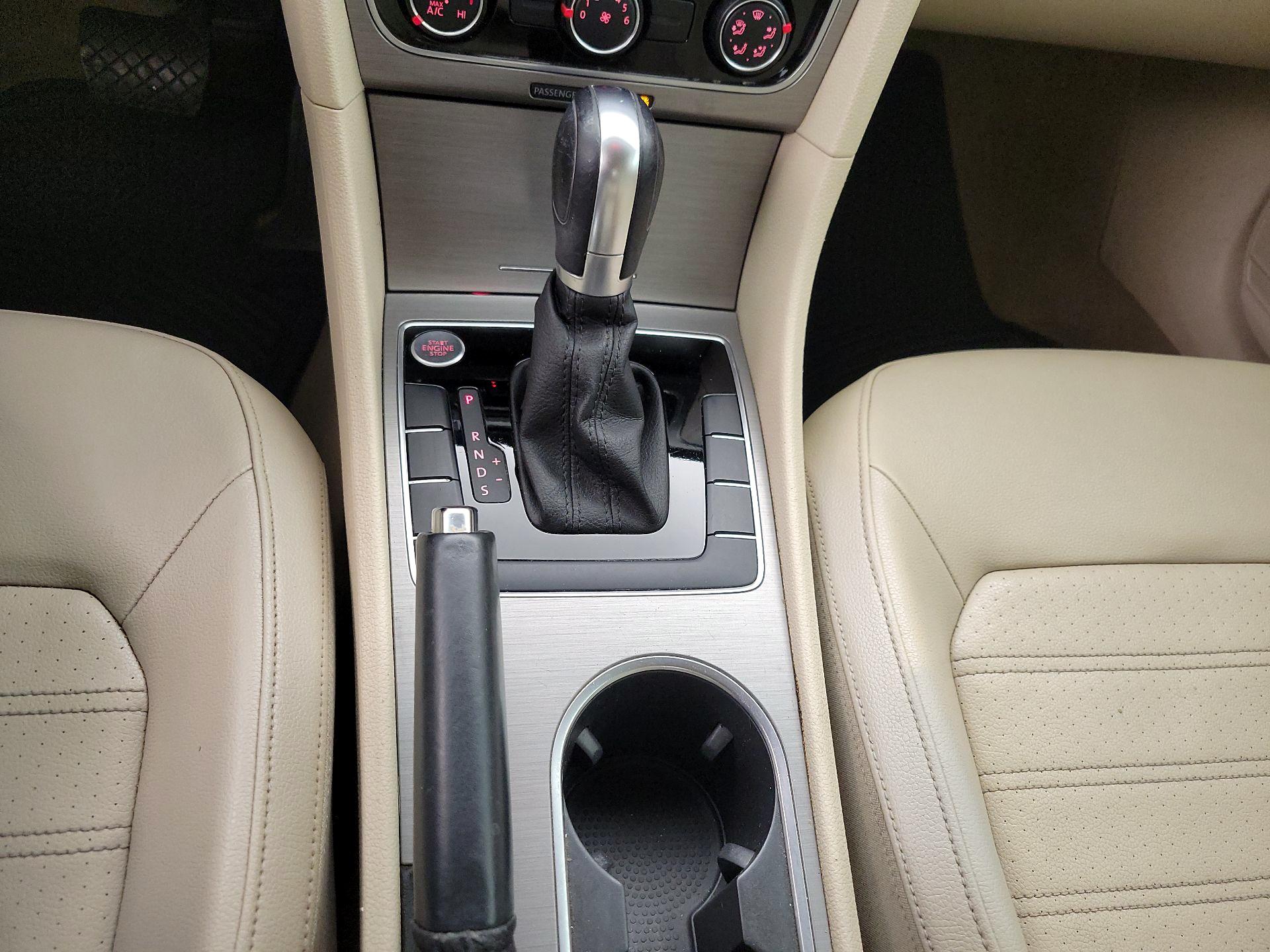 Thumbnail: 2015 Volkswagen Passat - 18