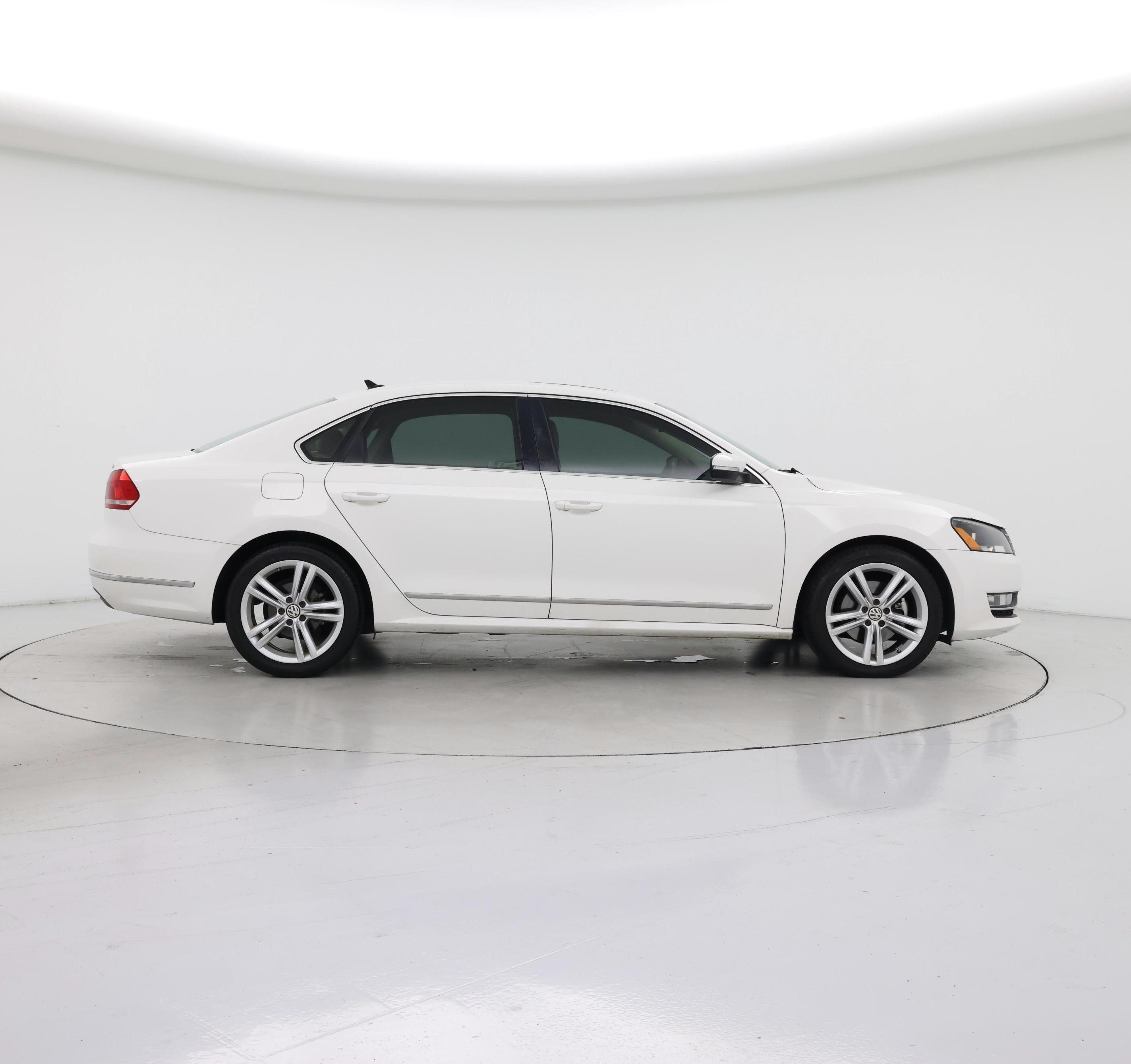 Thumbnail: 2015 Volkswagen Passat - 7