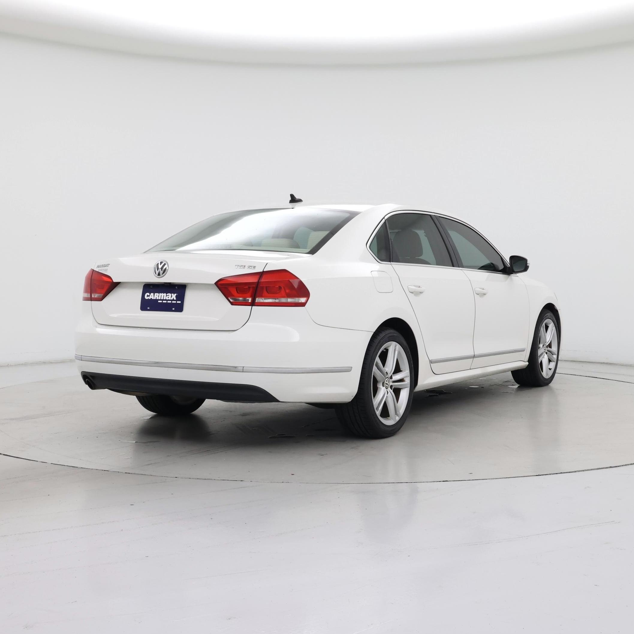 Thumbnail: 2015 Volkswagen Passat - 8