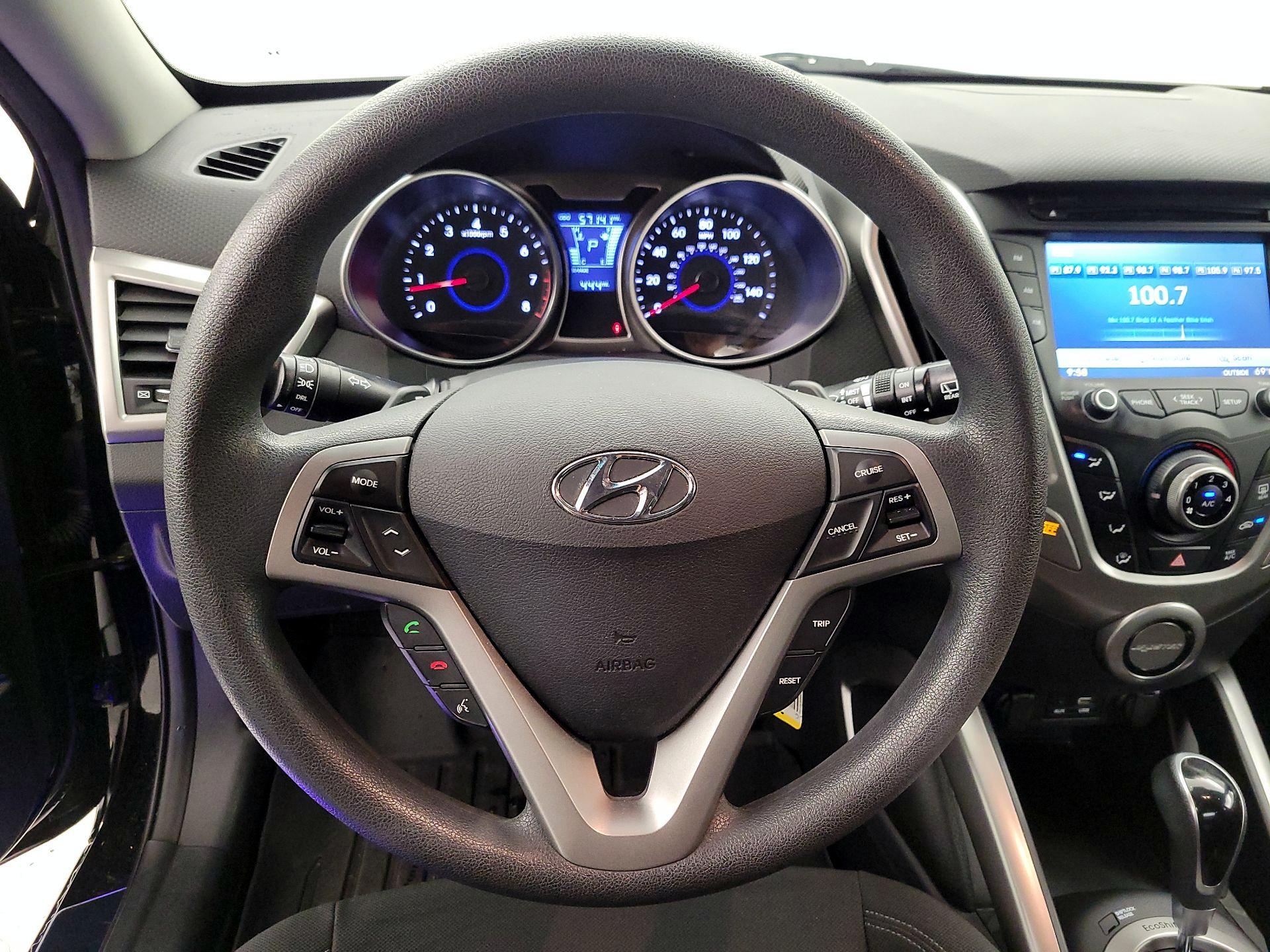 Thumbnail: 2016 Hyundai Veloster - 10