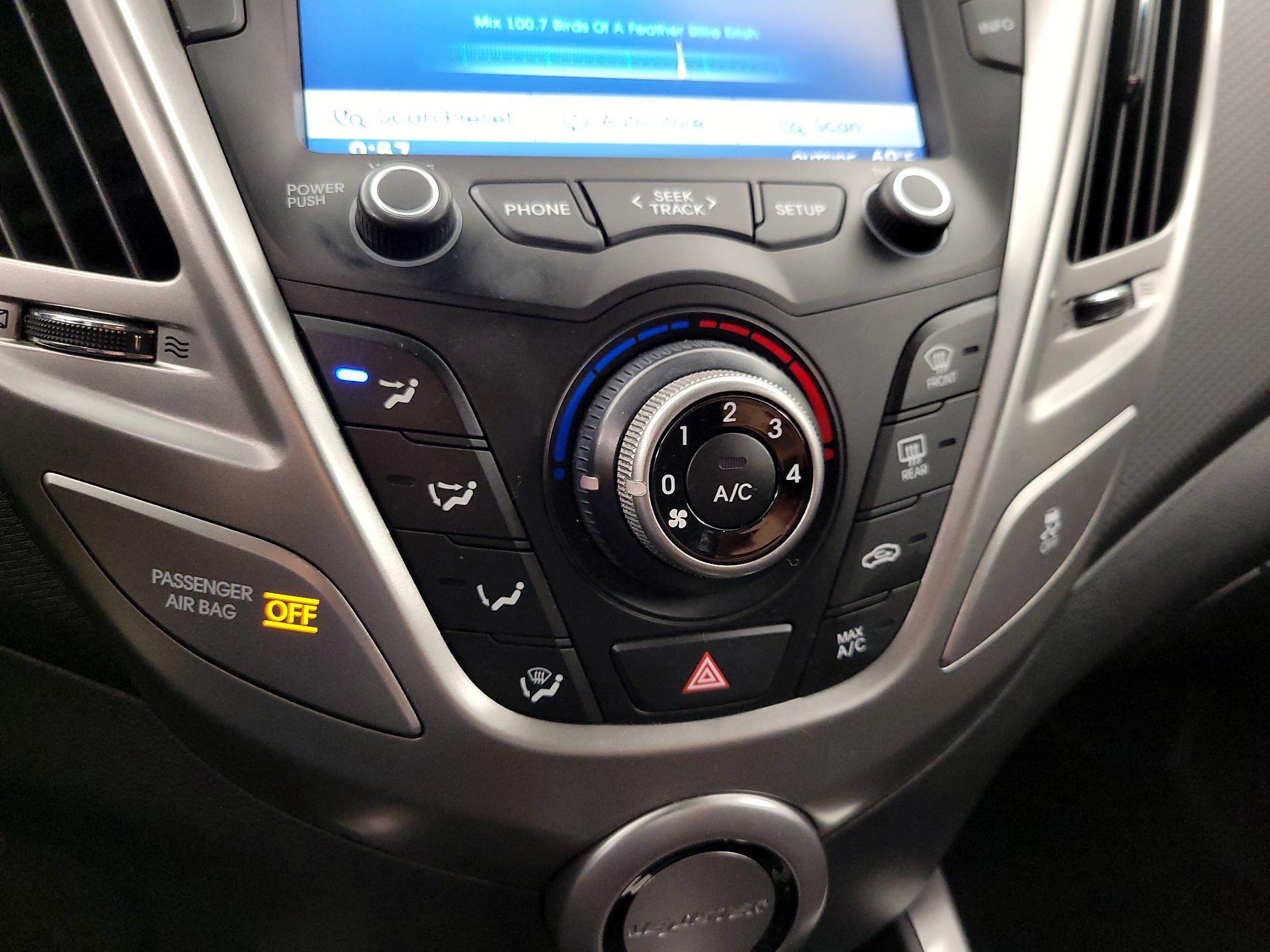 Thumbnail: 2016 Hyundai Veloster - 16