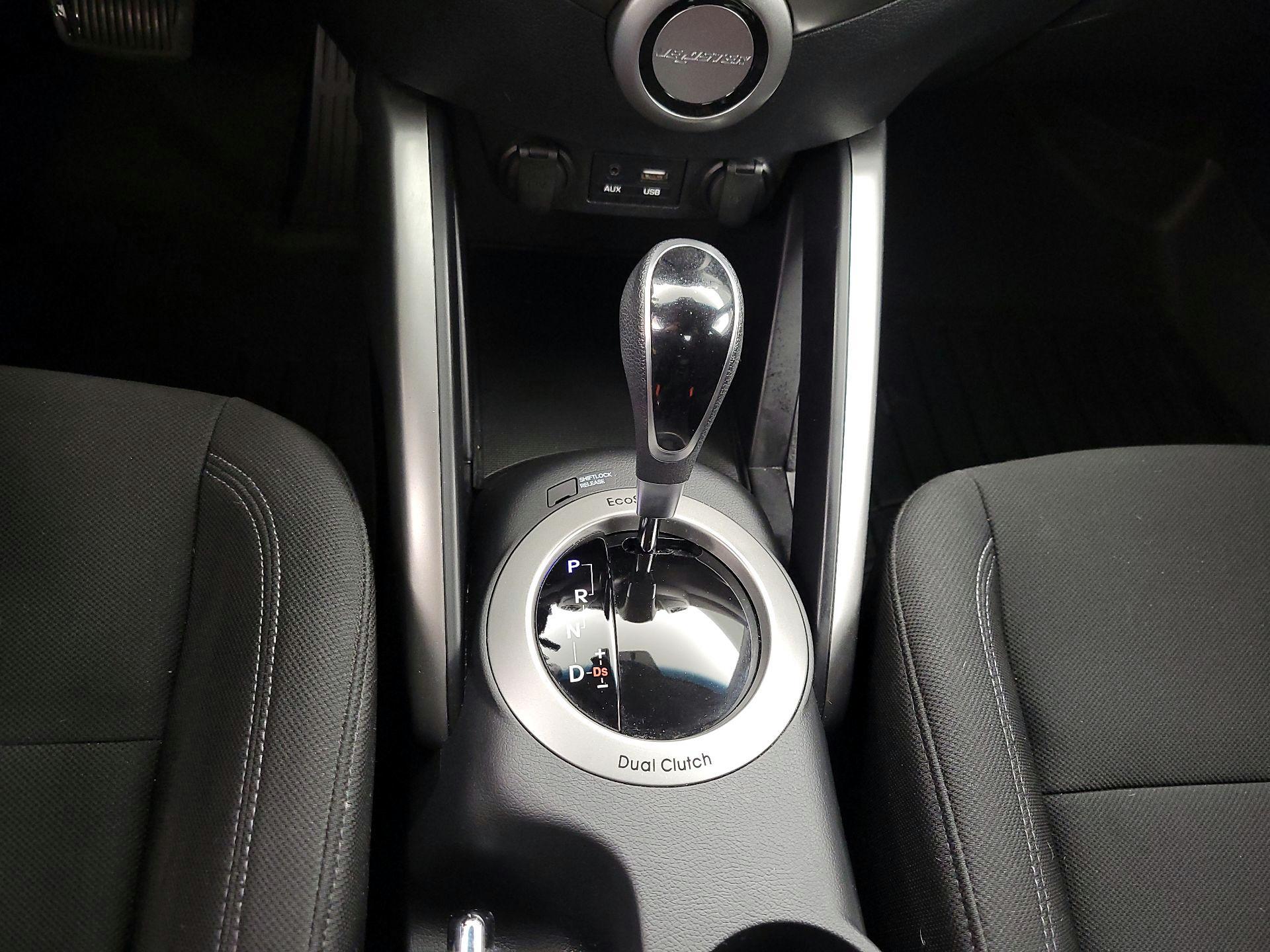Thumbnail: 2016 Hyundai Veloster - 17