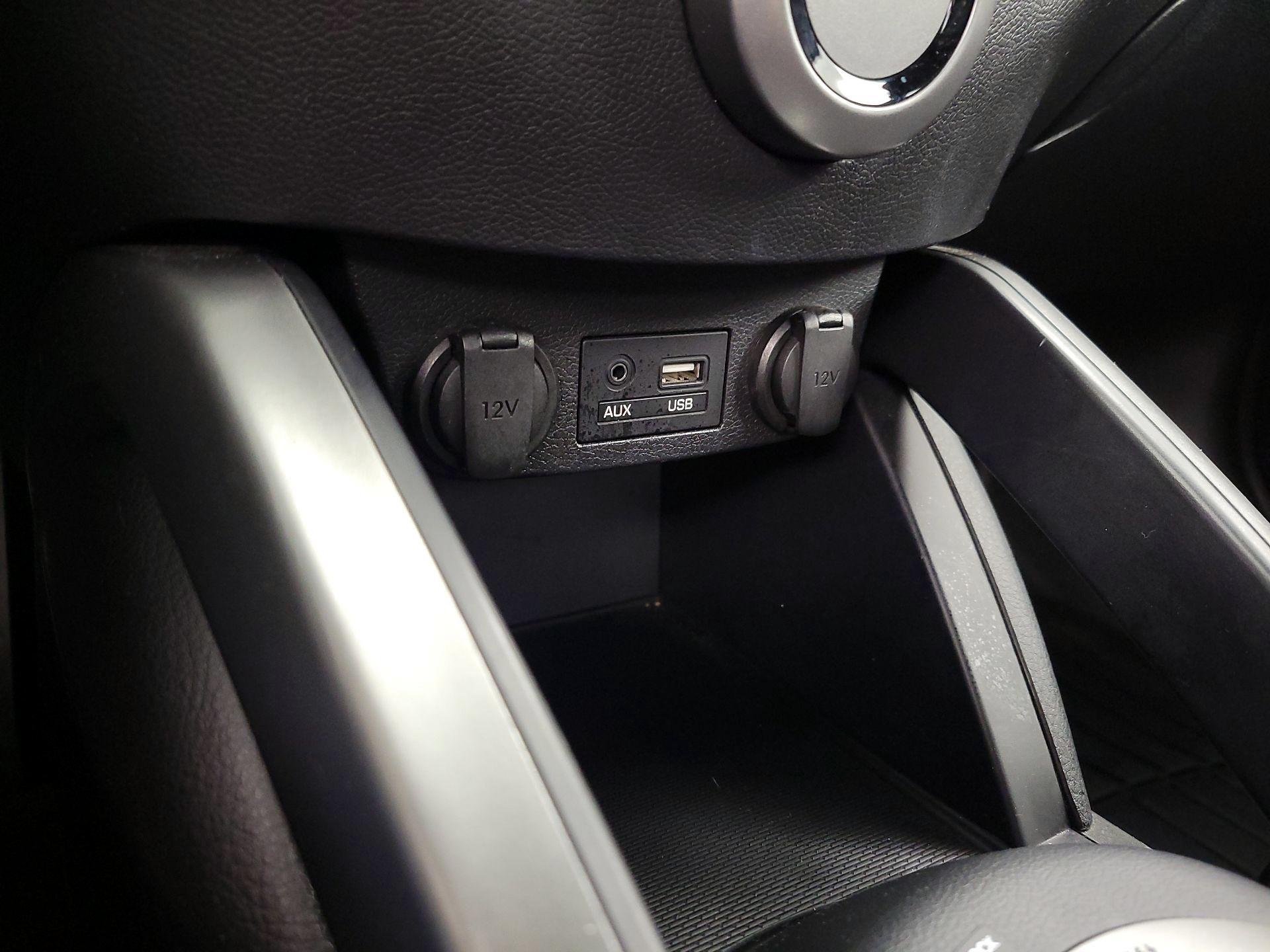 Thumbnail: 2016 Hyundai Veloster - 18