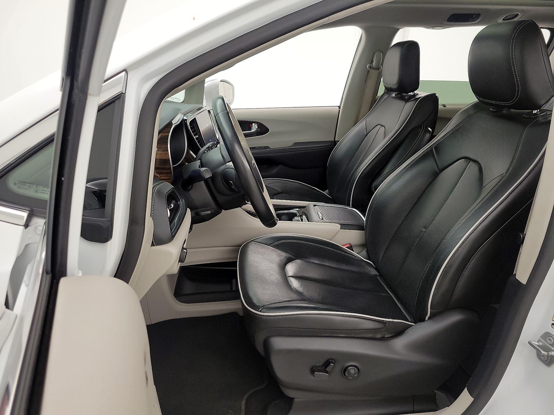 Thumbnail: 2021 Chrysler Pacifica - 11