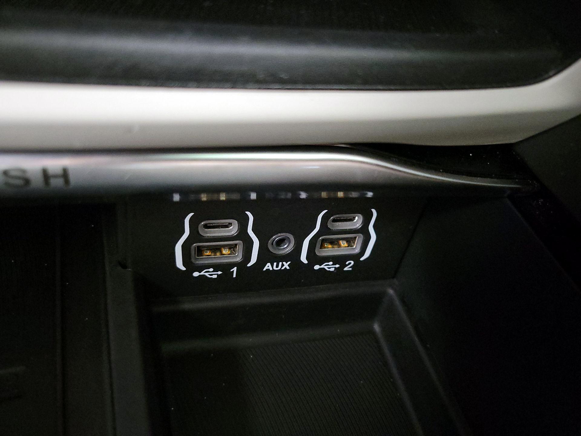 Thumbnail: 2021 Chrysler Pacifica - 19