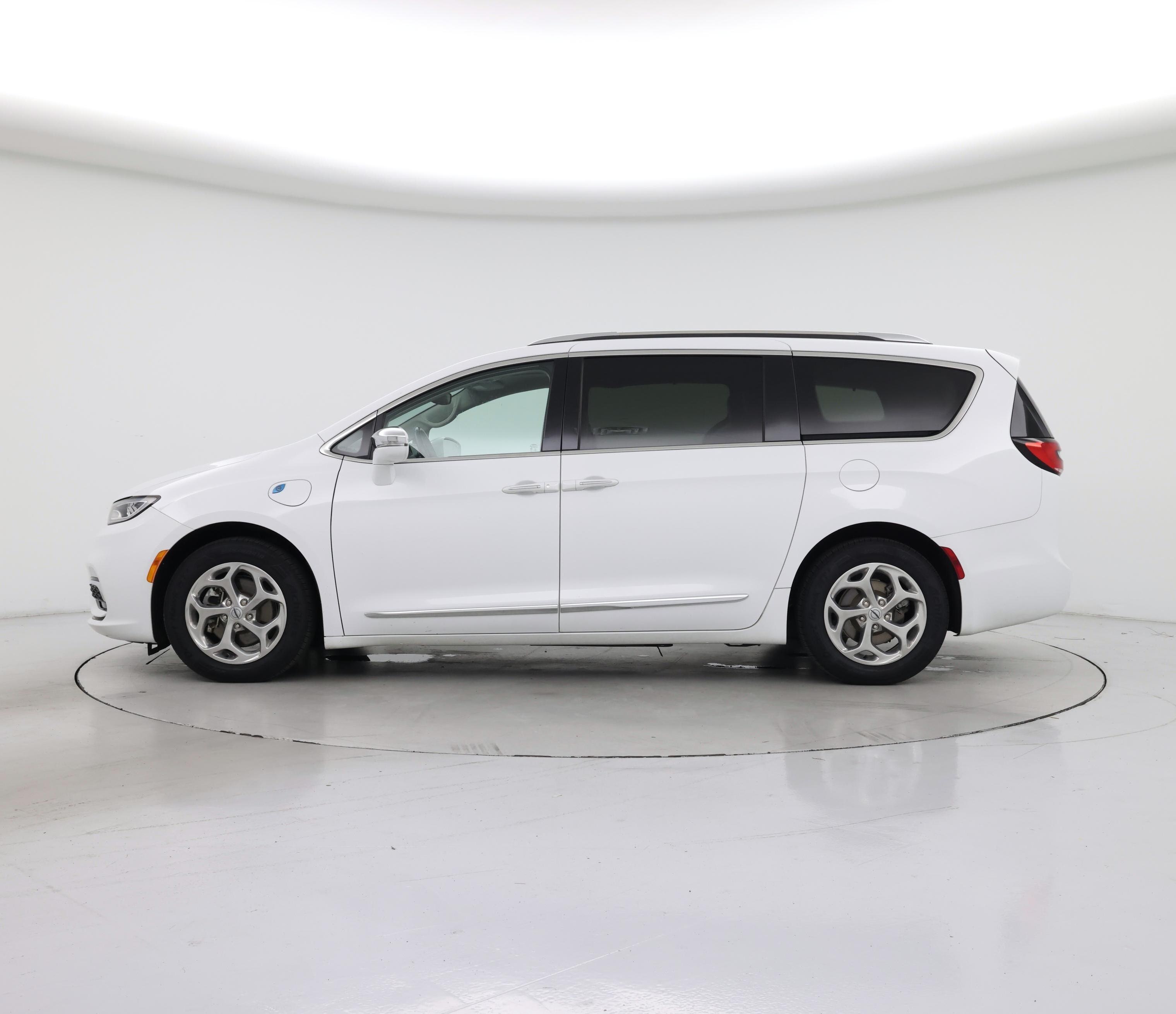 Thumbnail: 2021 Chrysler Pacifica - 3
