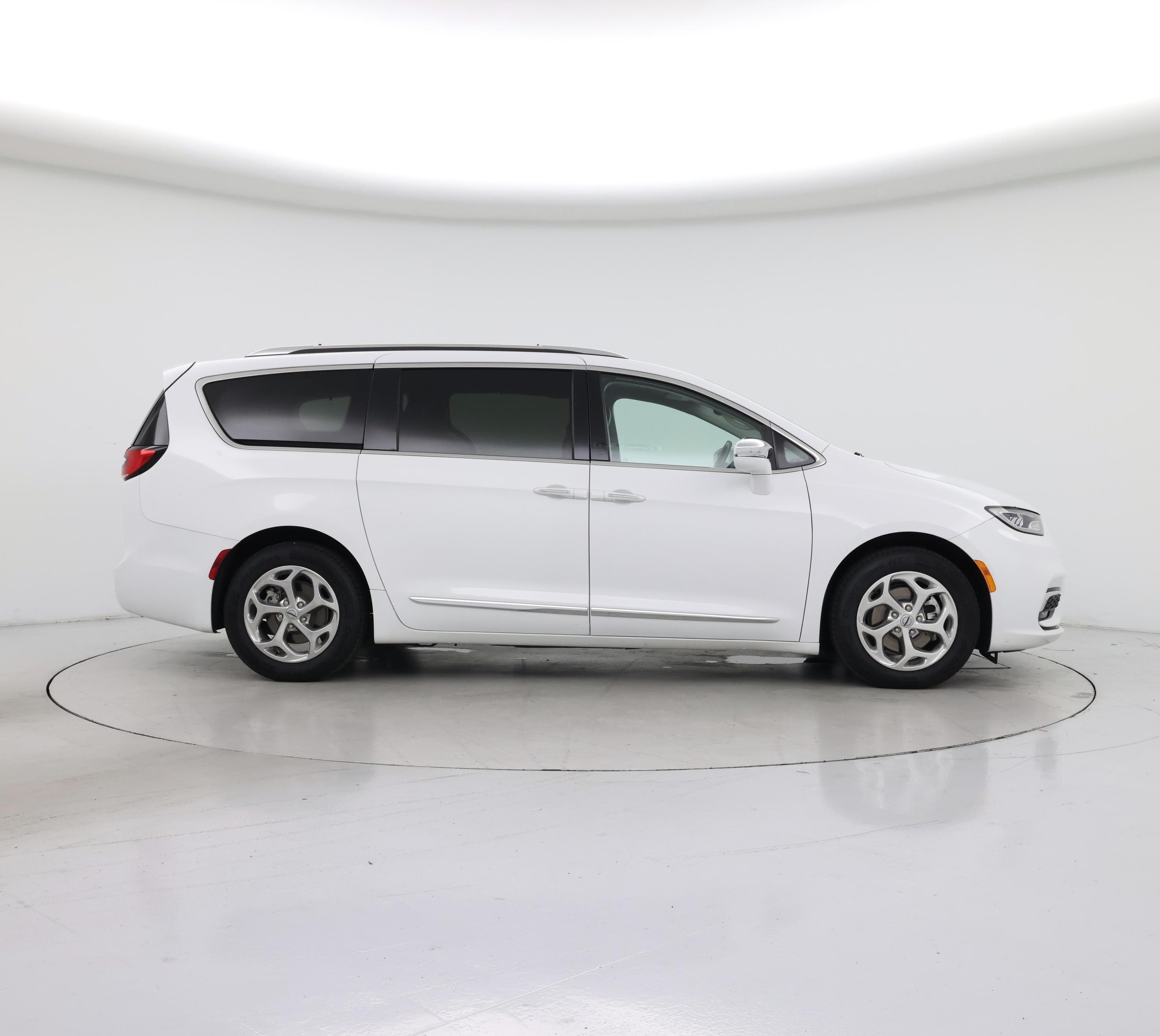 Thumbnail: 2021 Chrysler Pacifica - 7