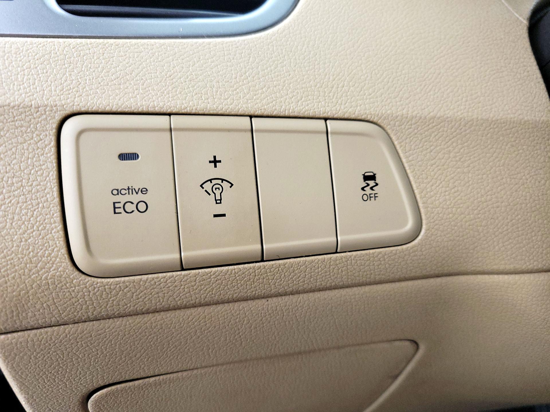 Thumbnail: 2013 Hyundai Elantra - 13