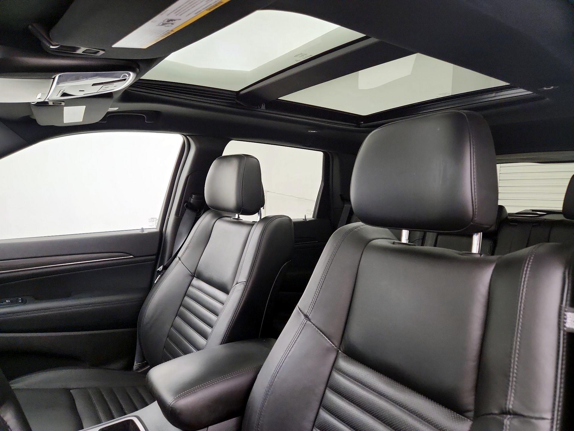 Thumbnail: 2020 Jeep Grand Cherokee - 20